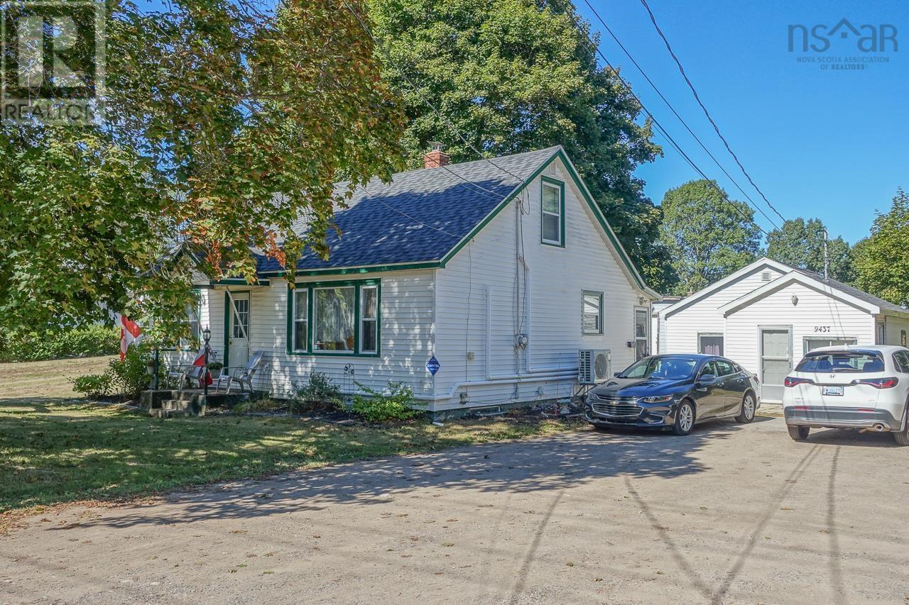 9435 Commercial St, New Minas, NS B4N 3G3