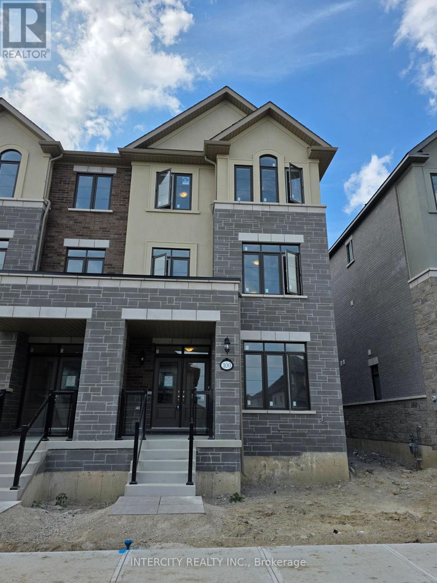 100 Grassbank Rd, Brampton Sandringham-wellington North, ON L6R 4E7
