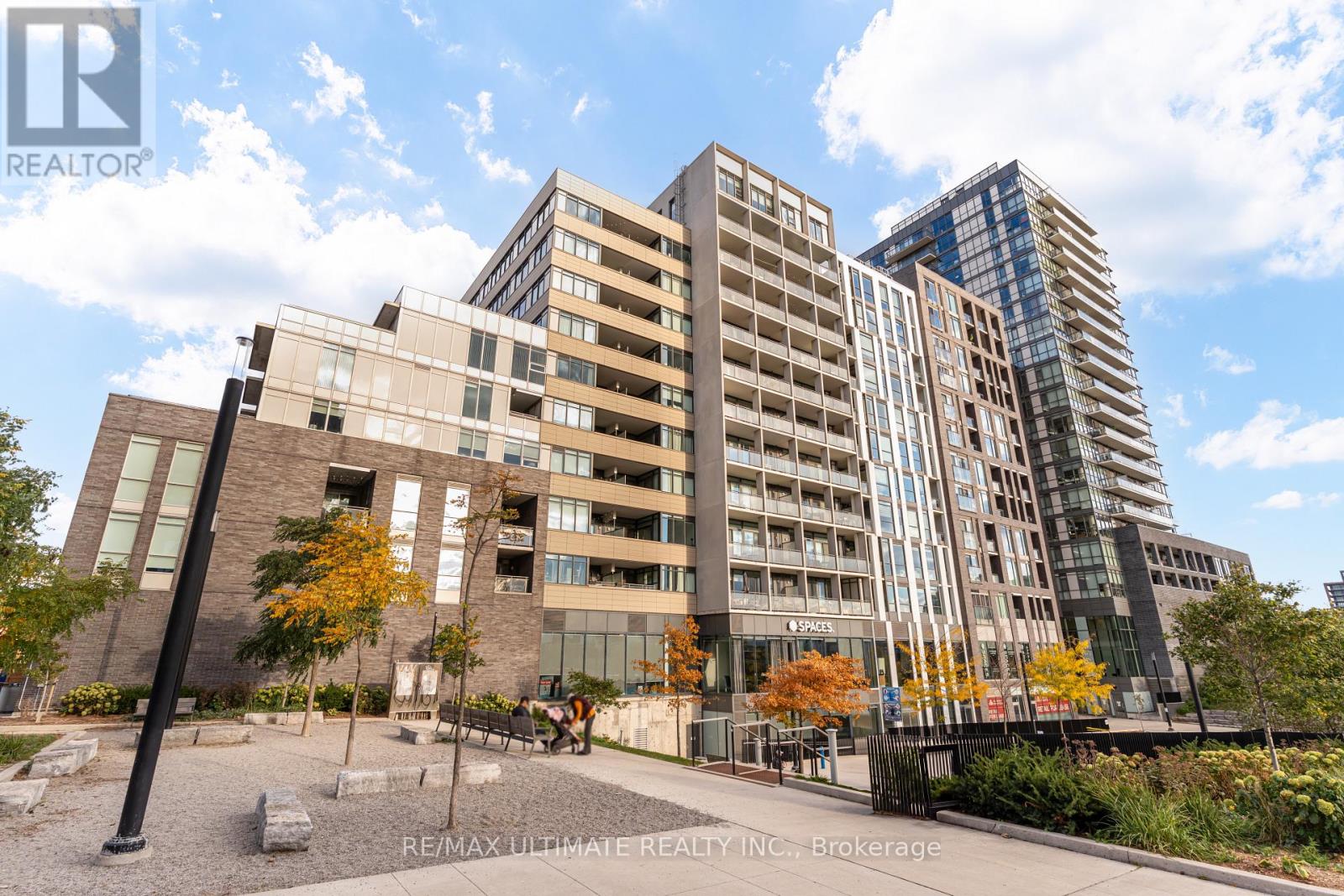 808 20 Minowan Miikan Ln, Toronto, ON M6J 0E5