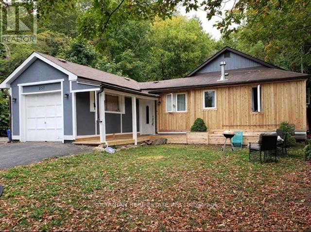 257 Parkwood Ave, Georgina, ON L4P 2X2
