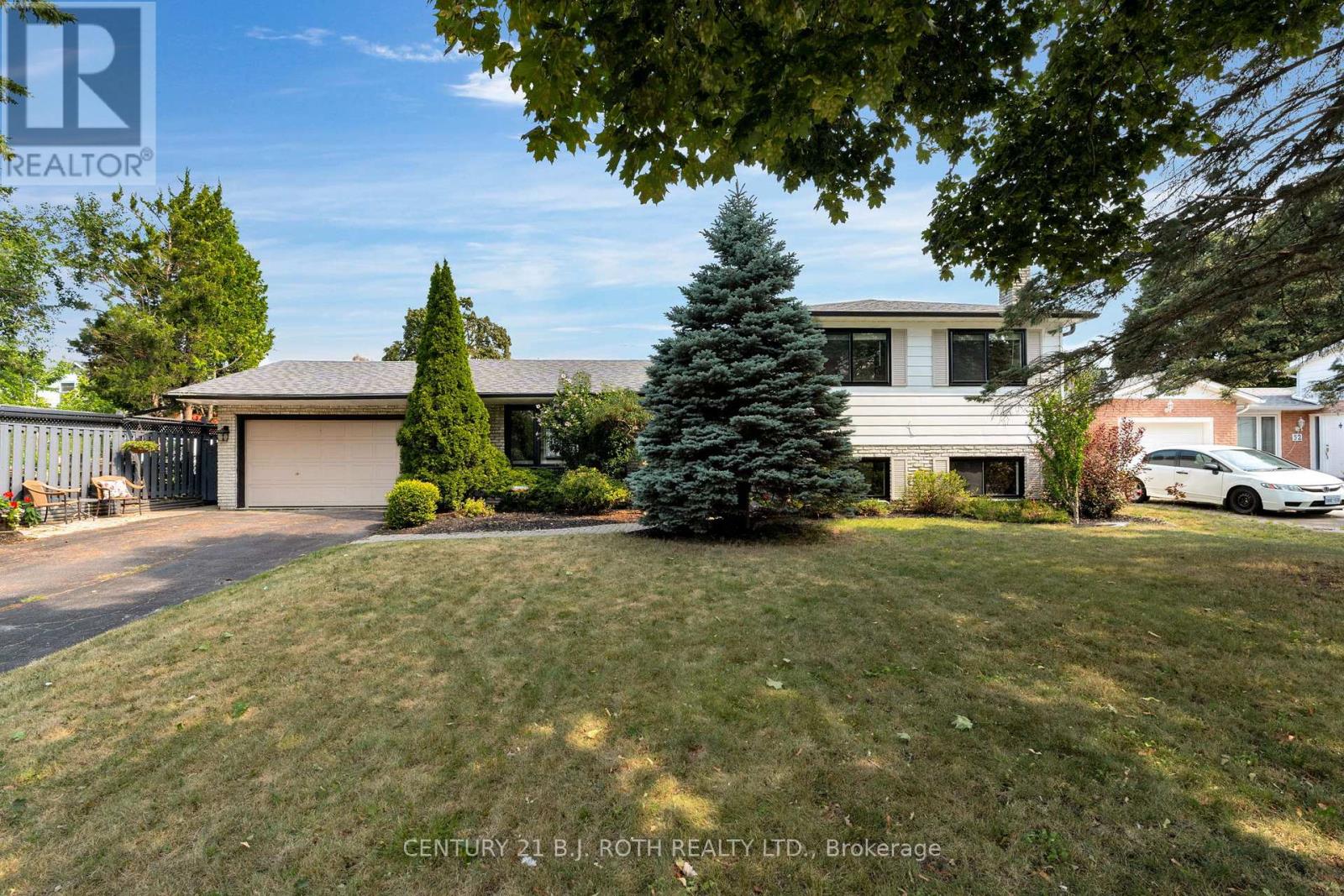 50 Belcourt Ave, Barrie, ON L4M 4E4
