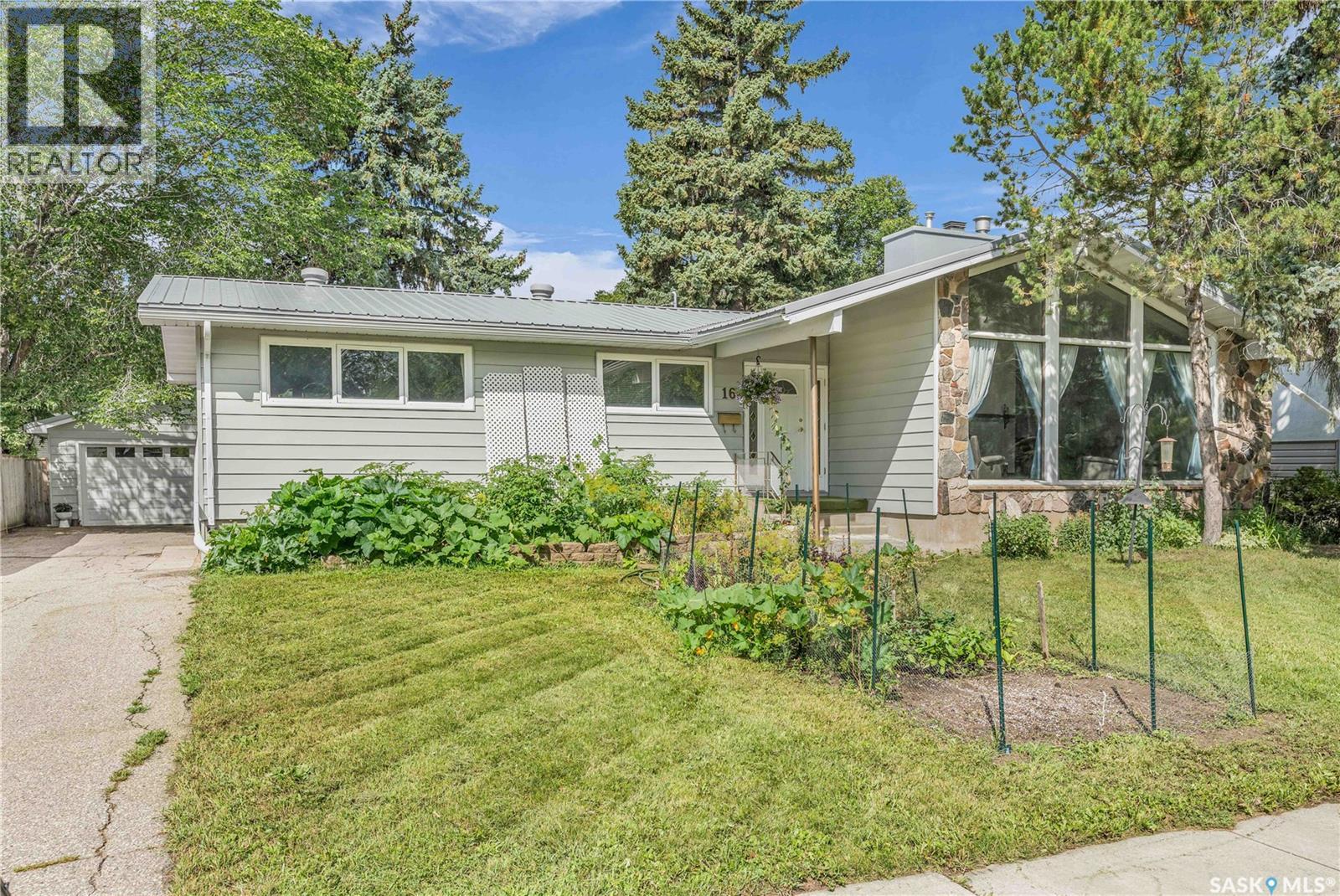 16 Massey Rd, Regina, SK S4S 4M7