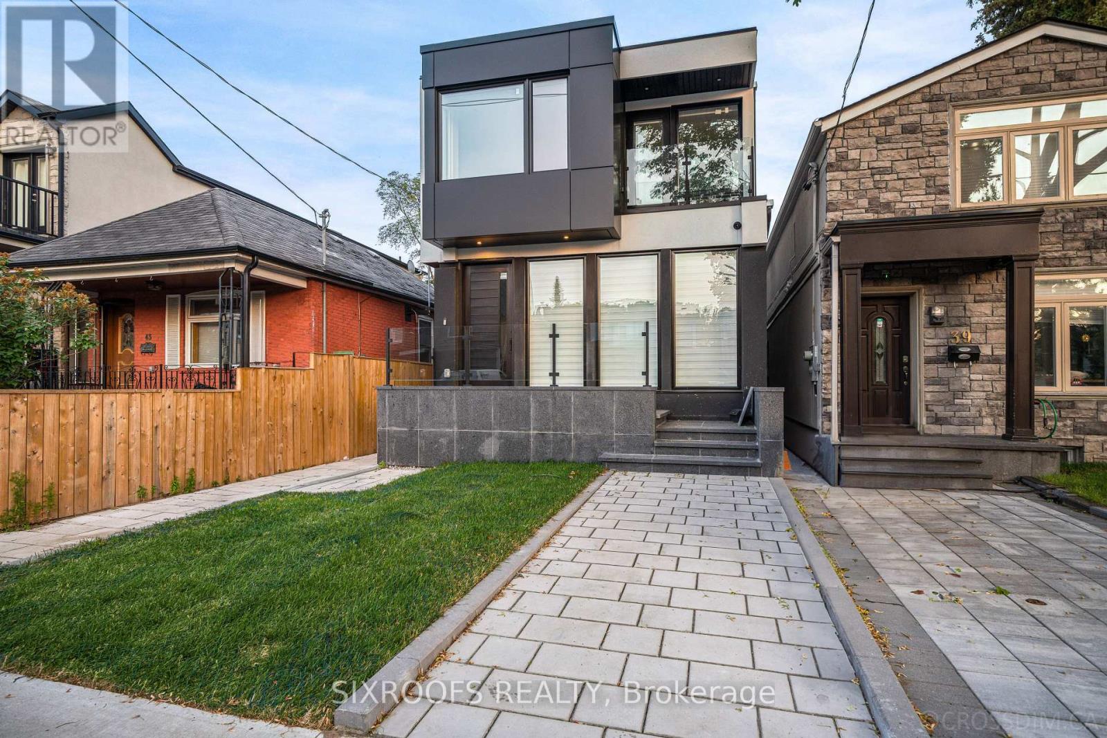 41 Dunkirk Rd, Toronto, ON M4C 2M4