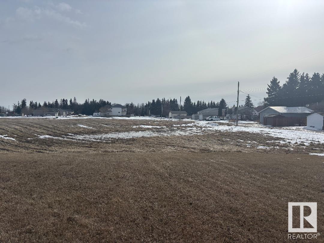 5201 Polomark Dr, Mundare, AB T0B 3H0