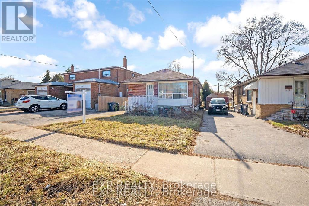 32 Linden Ave, Toronto, ON M1K 3H5