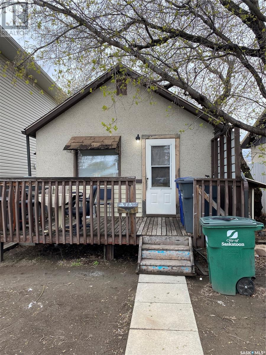 213 N Avenue N, Saskatoon, SK S7L 2T2