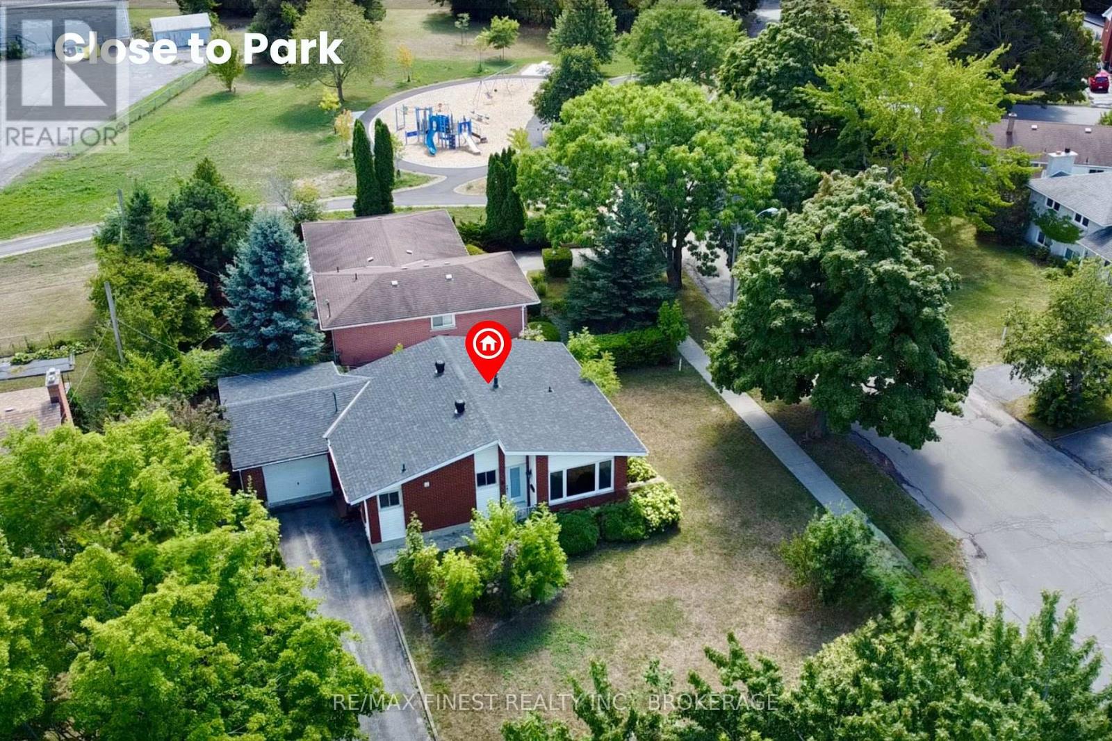 5 Michael Grass Cres, Kingston, ON K7M 2W2