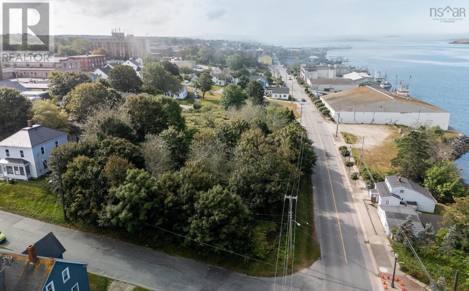 141-149 Water St, Yarmouth, NS B5A 2Y5