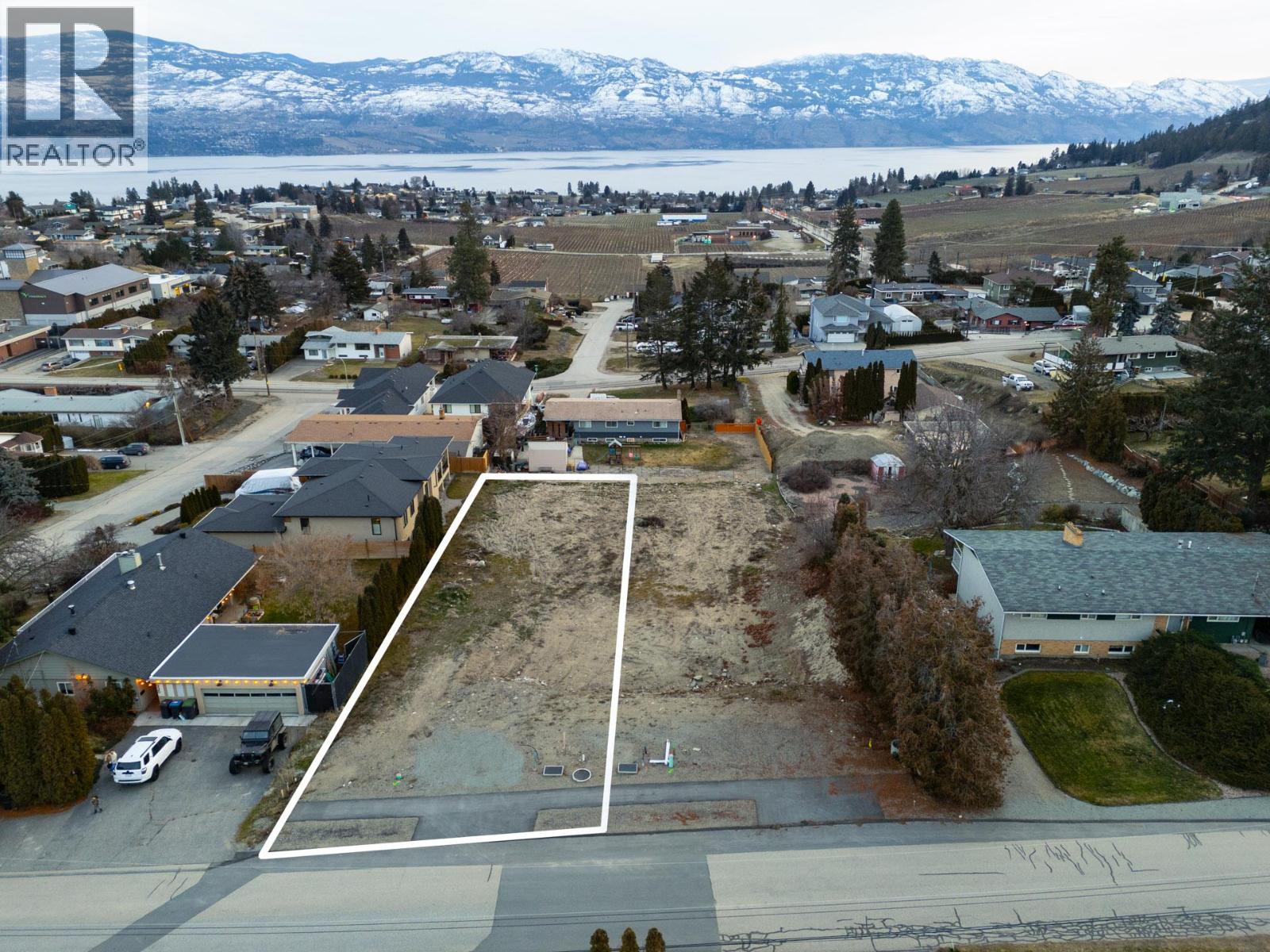 940 Skyline Rd, West Kelowna, BC V1Z 1J7