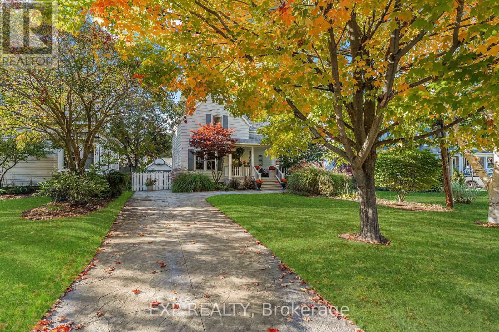 24 Robinson St S, Grimsby, ON L3M 3C4