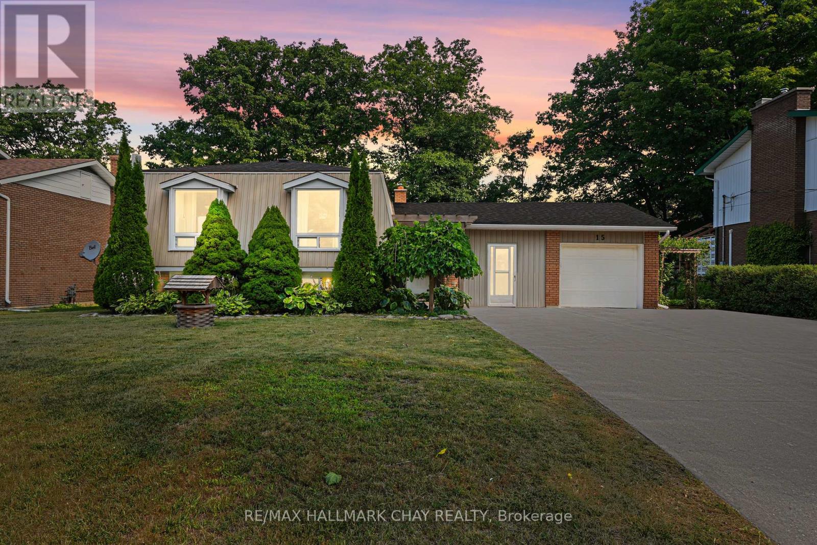 15 Viel St, Penetanguishene, ON L9M 1H8