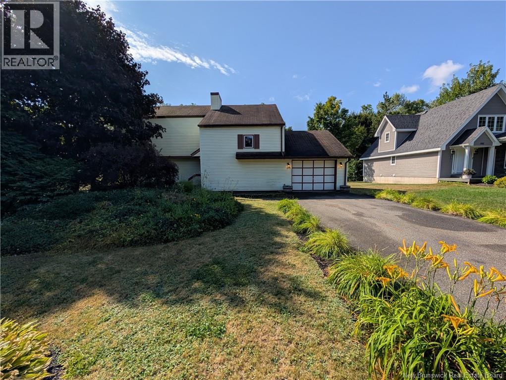 975 Tamarack Dr, Bathurst, NB E2A 4G1