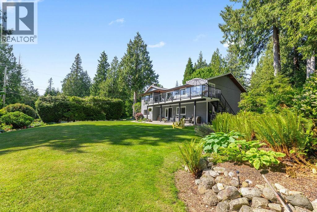 1200 Paggio Rd, Roberts Creek, BC V0N 2W2