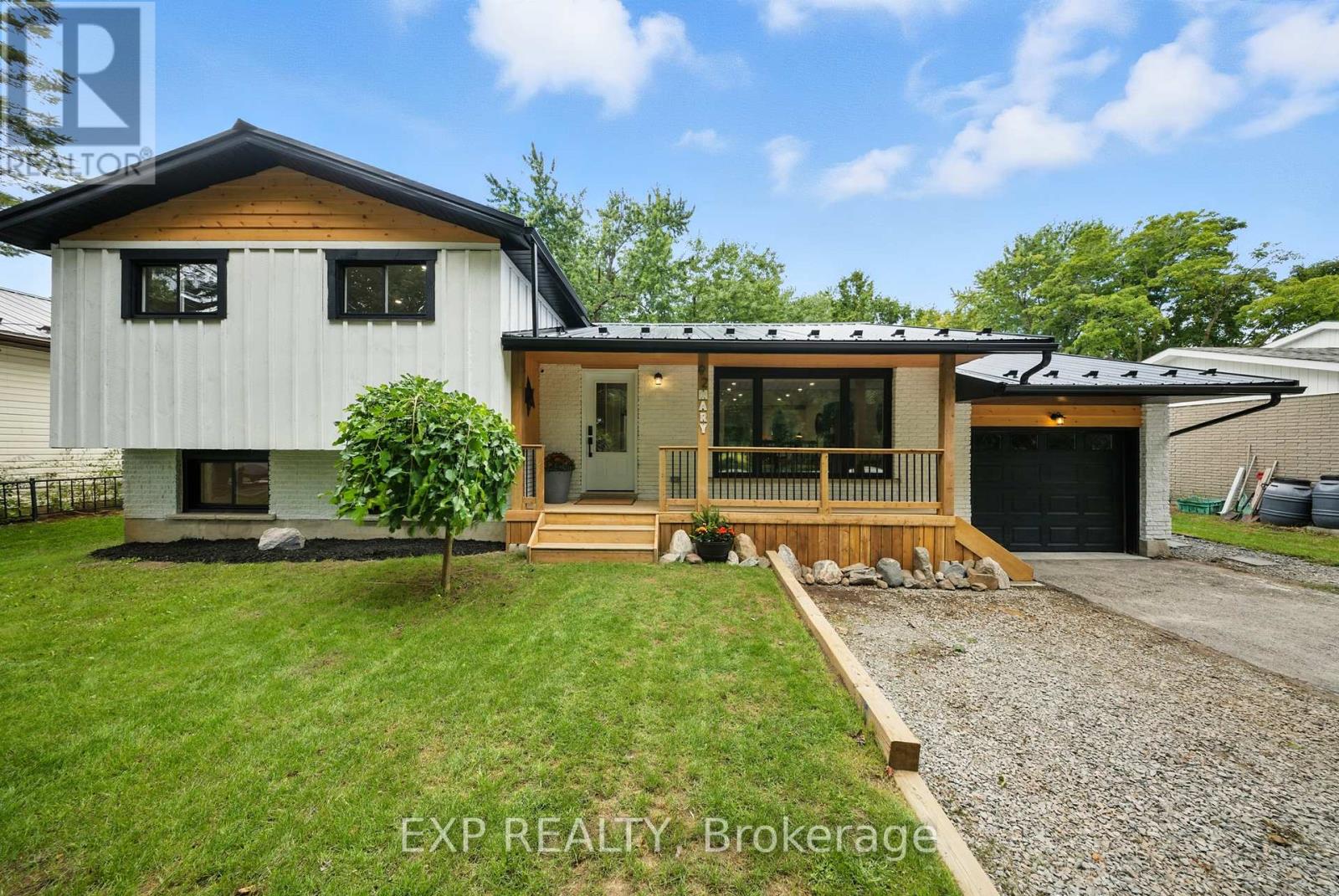 92 Mary St, Clearview, ON L0M 1G0