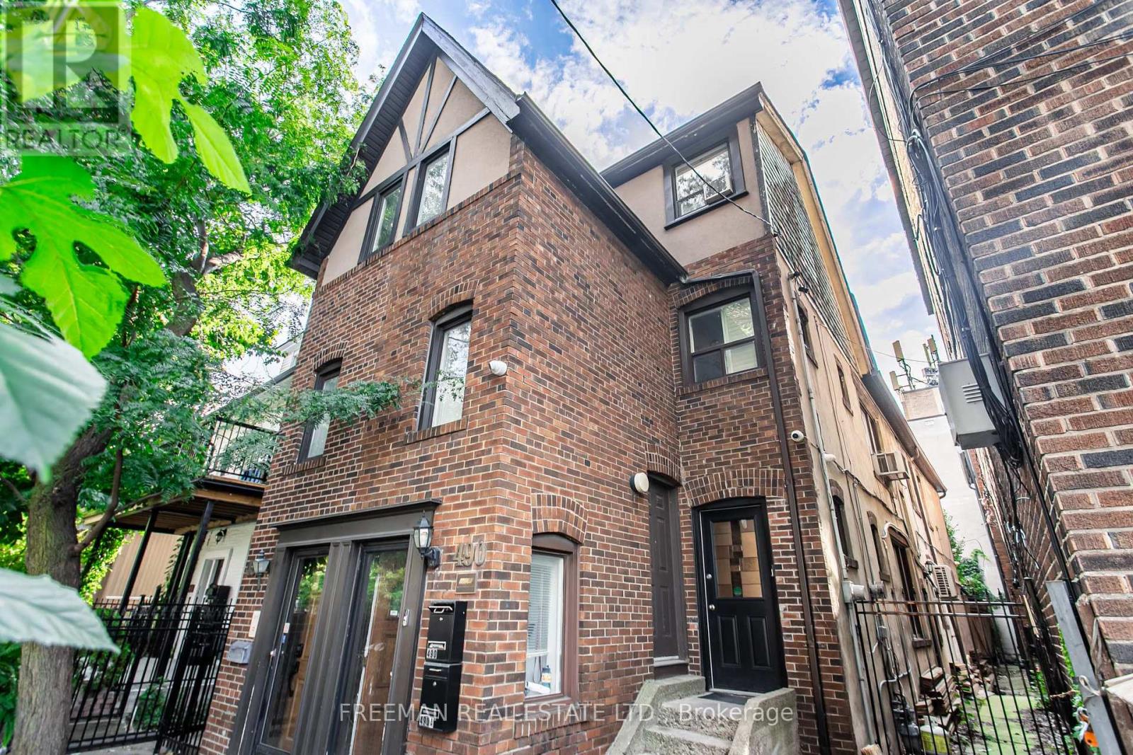490 Montrose Ave, Toronto, ON M6G 3H1