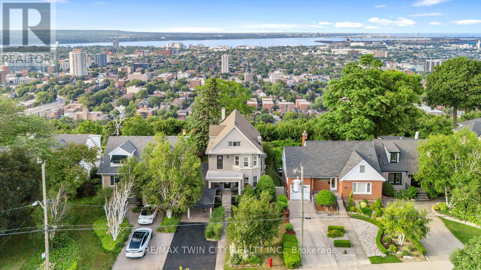 47 Mountain Park Ave, Hamilton, ON L9A 1A1
