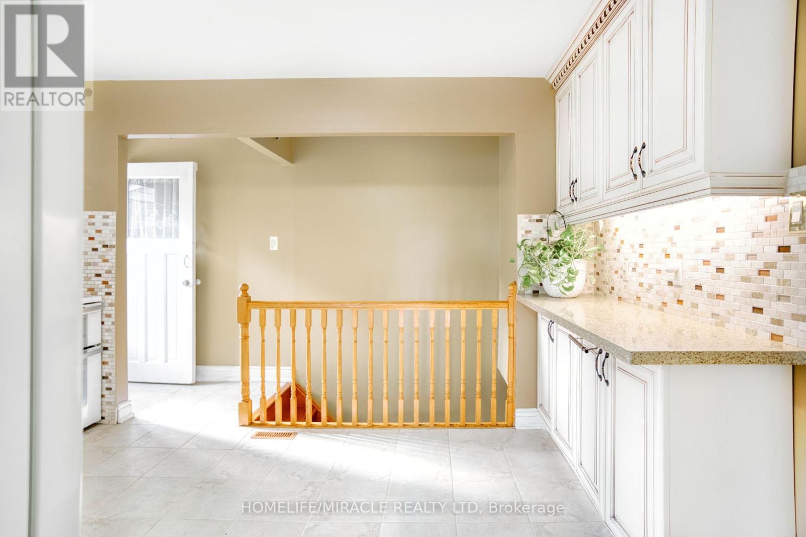 409 3353 Martins Pine Cres, Mississauga, ON L5L 1G3