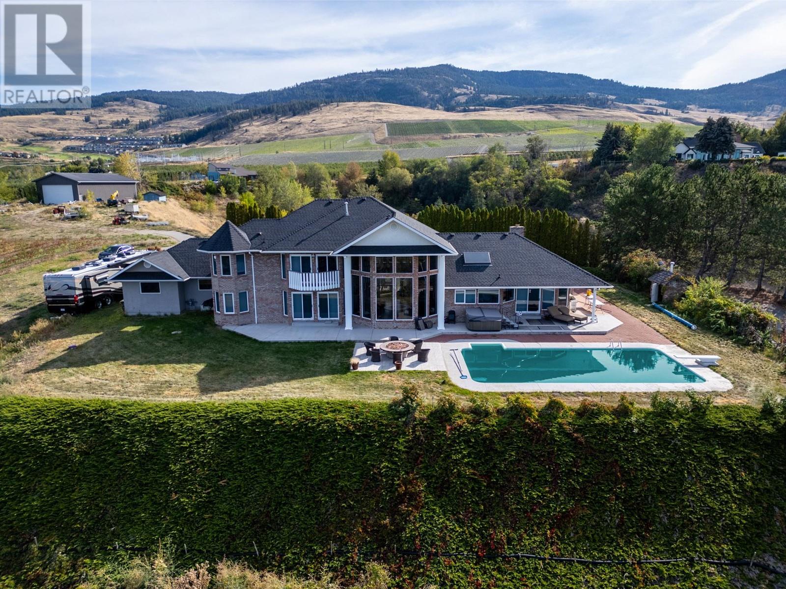 1135 Graf Rd, Kelowna, BC V1P 1B8