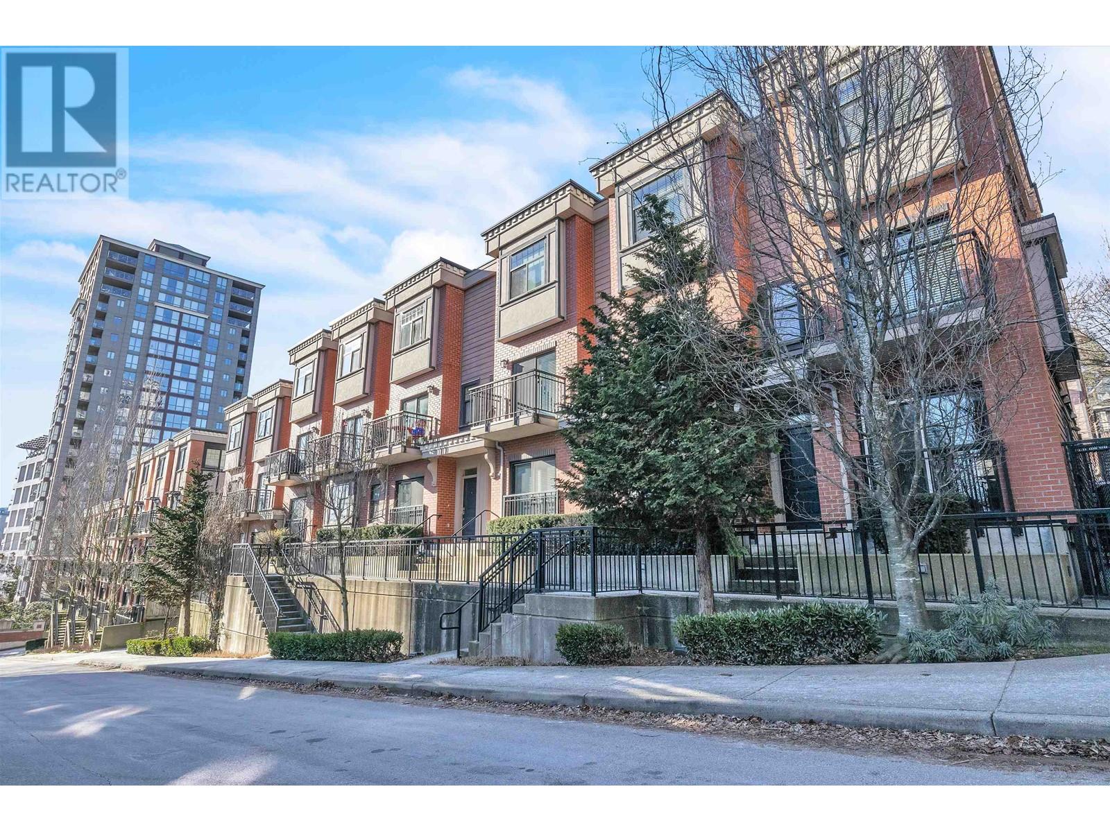 828 Royal Avenue Unit 203, New Westminster, BC V3M 1J9