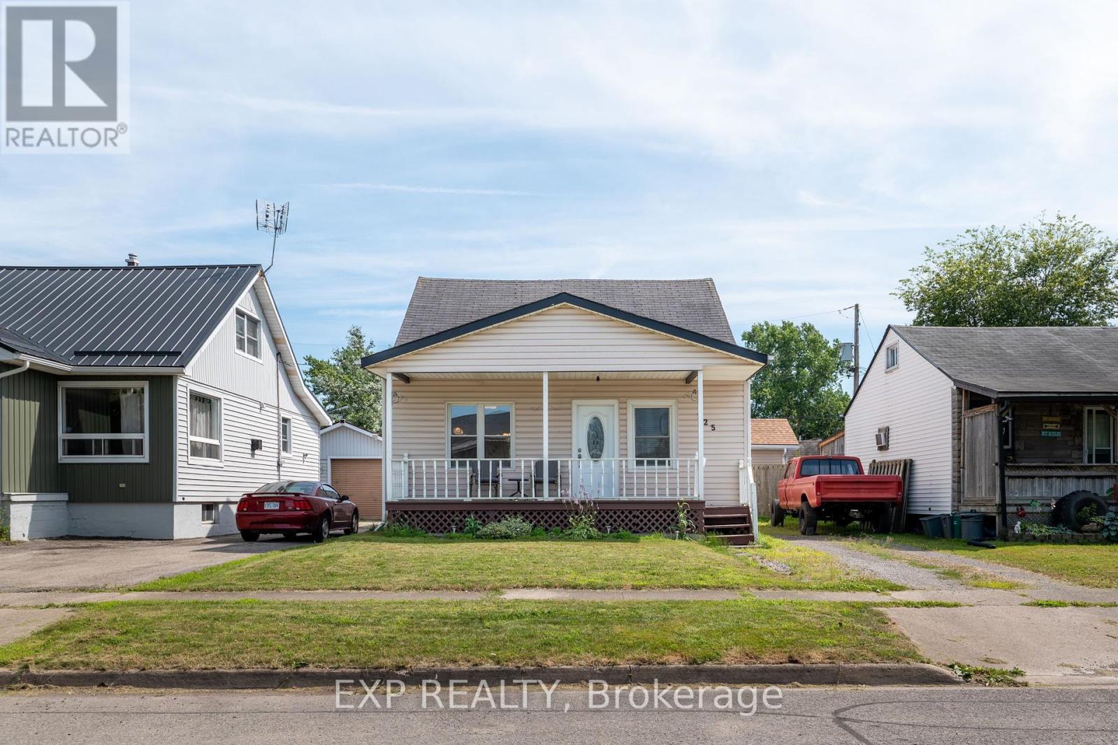 325 Simpson Ave, Welland, ON L3B 4Y7