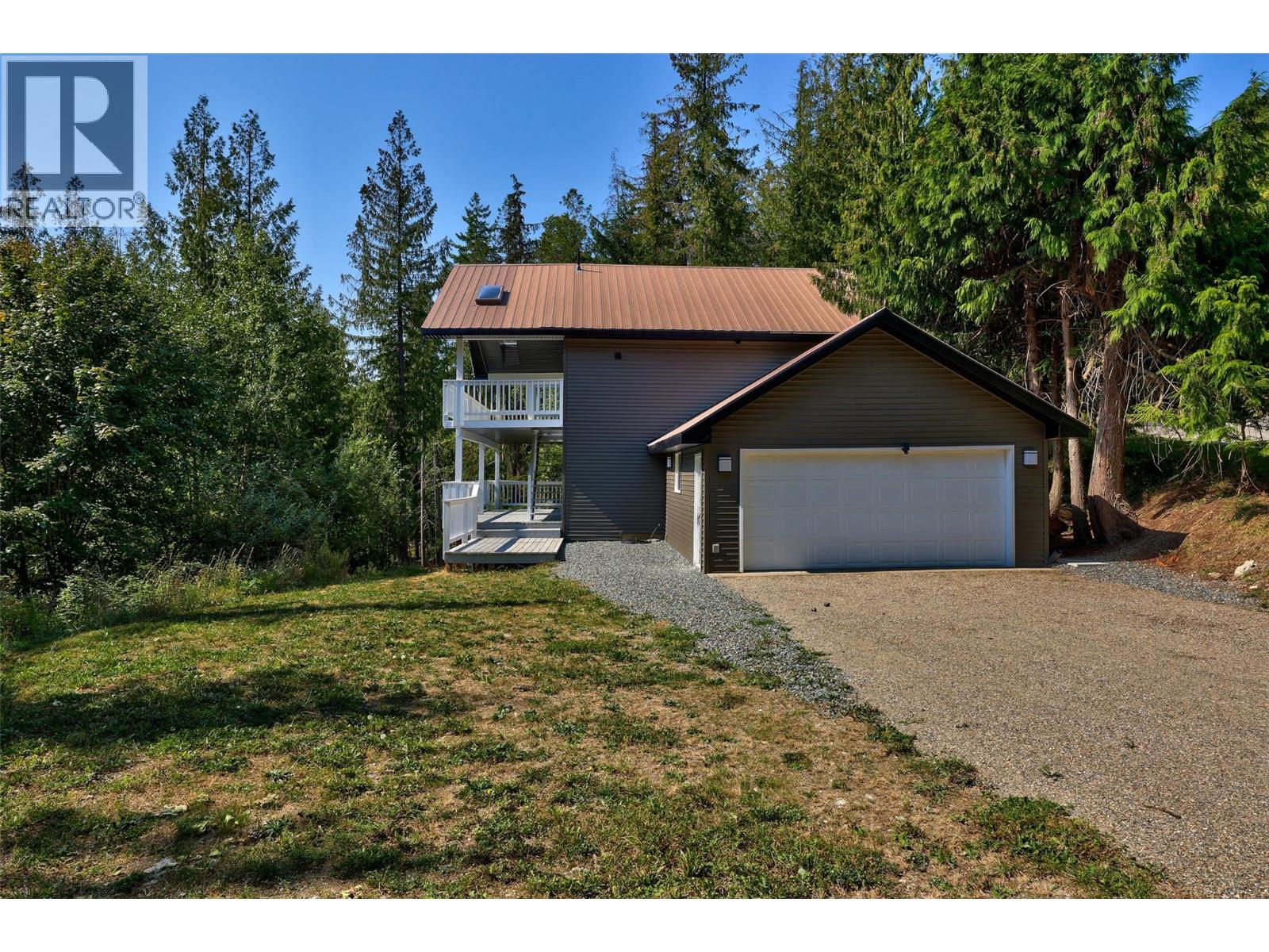 2725 Vickers Trl, Anglemont, BC V0E 1M8