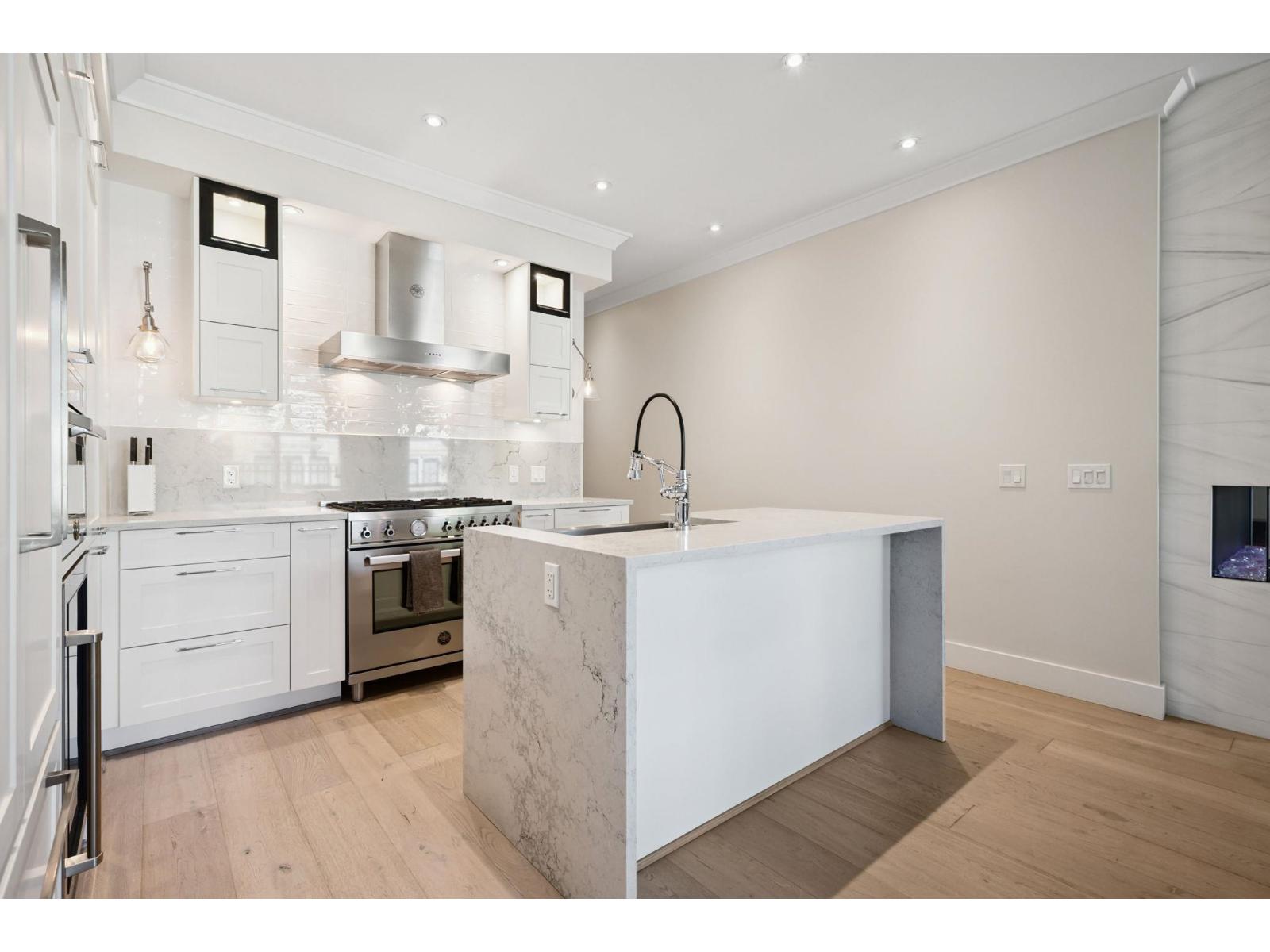 23189 Francis Avenue Unit 206, Langley, BC V1M 0G4