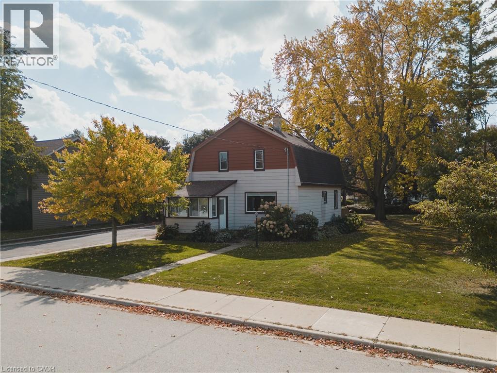 78 George St S, Harriston, ON N0G 1Z0
