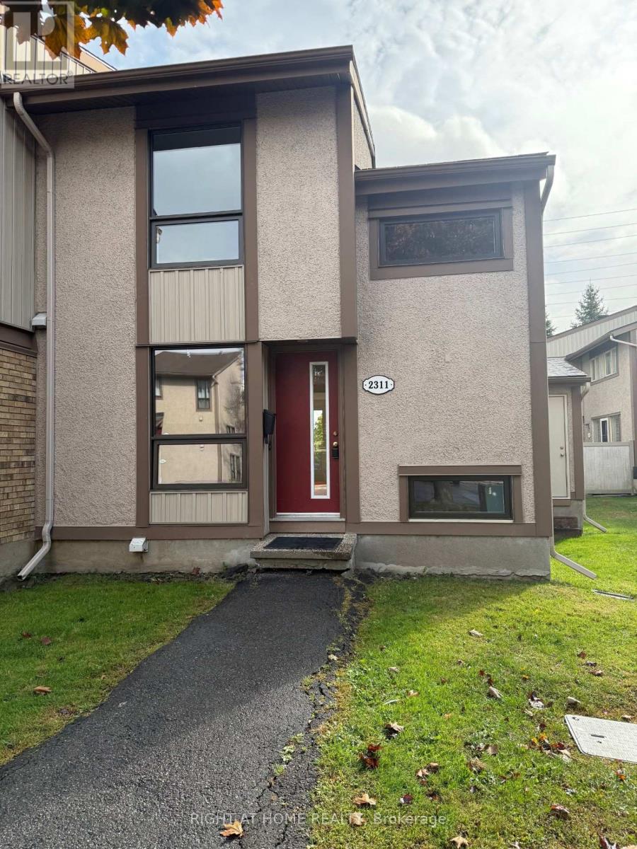 2311 Stonehedge Cres, Ottawa, ON K1B 4N7