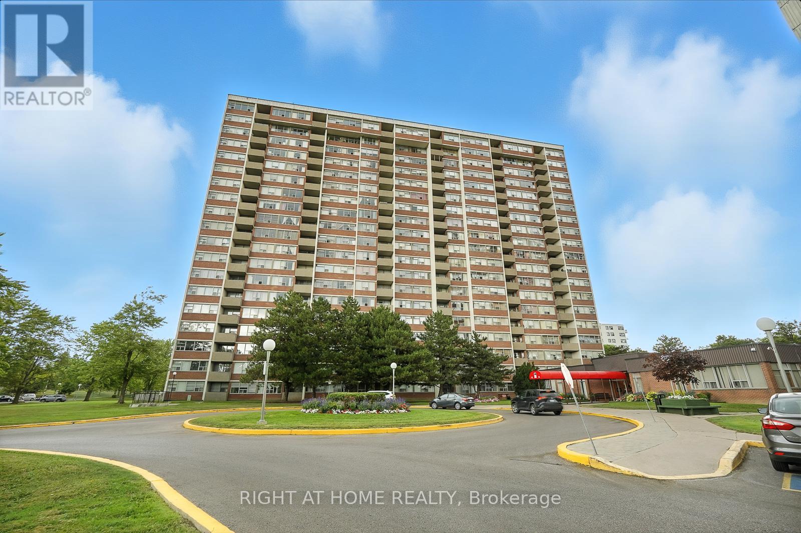 902 45 Silver Springs Blvd, Toronto, ON M1V 1R2