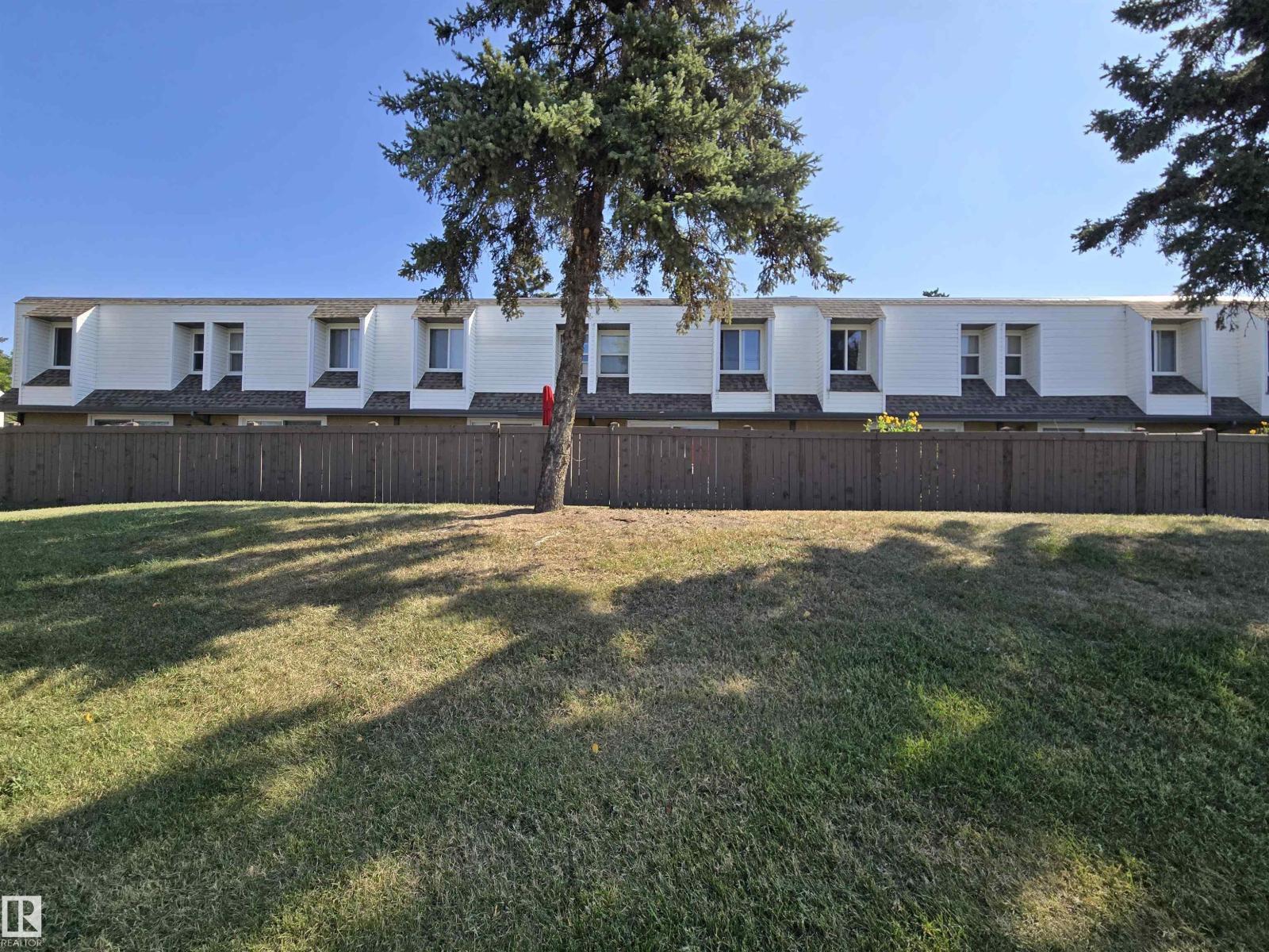 1 Garden Gv Nw Unit 5e NW, Edmonton, AB T6J 2L3
