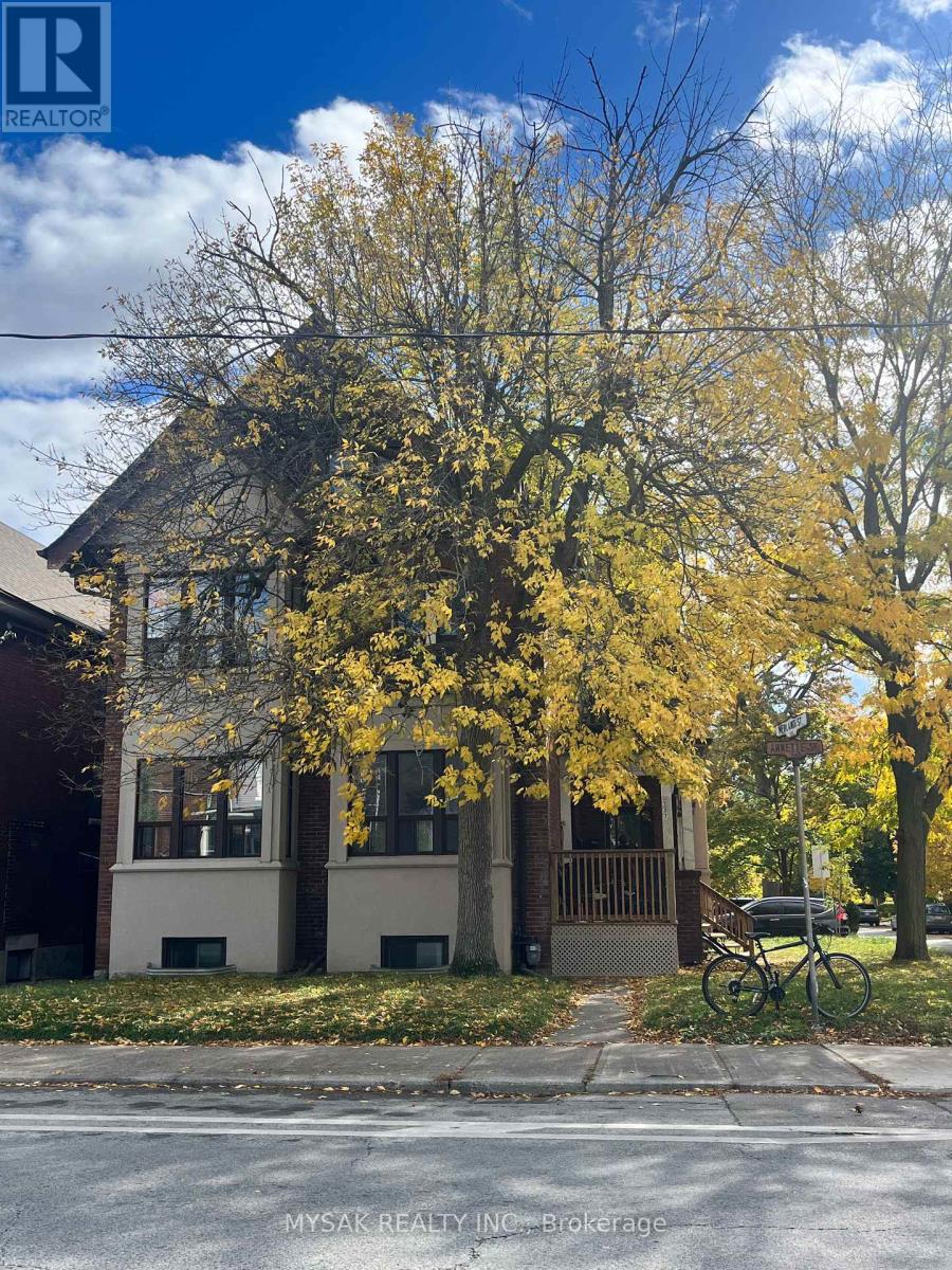 137 Annette St, Toronto, ON M6P 1N9