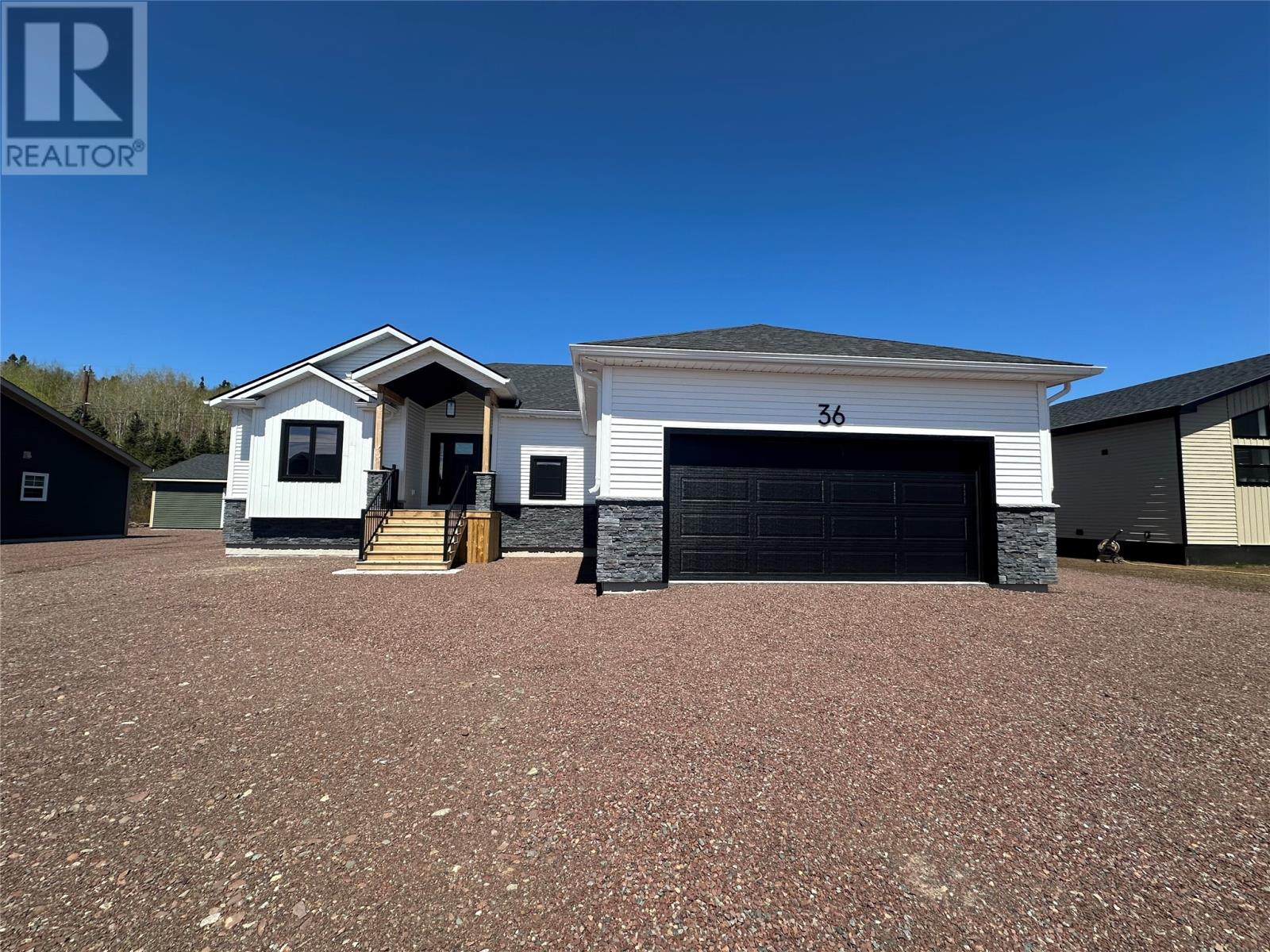 36 Mcdonald Cres, Bishop's Falls, NL A0H 1C0