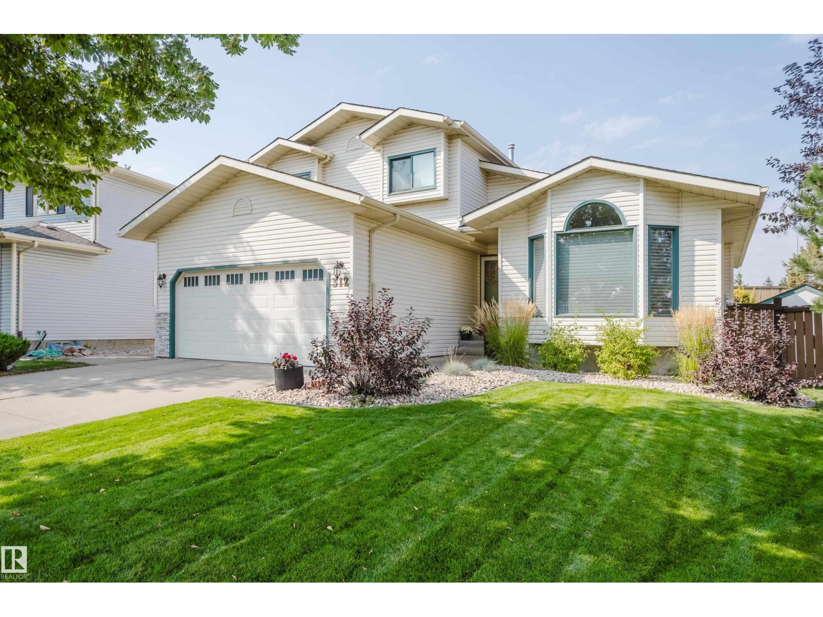312 Buchanan Way NW, Edmonton, AB T6R 2B4