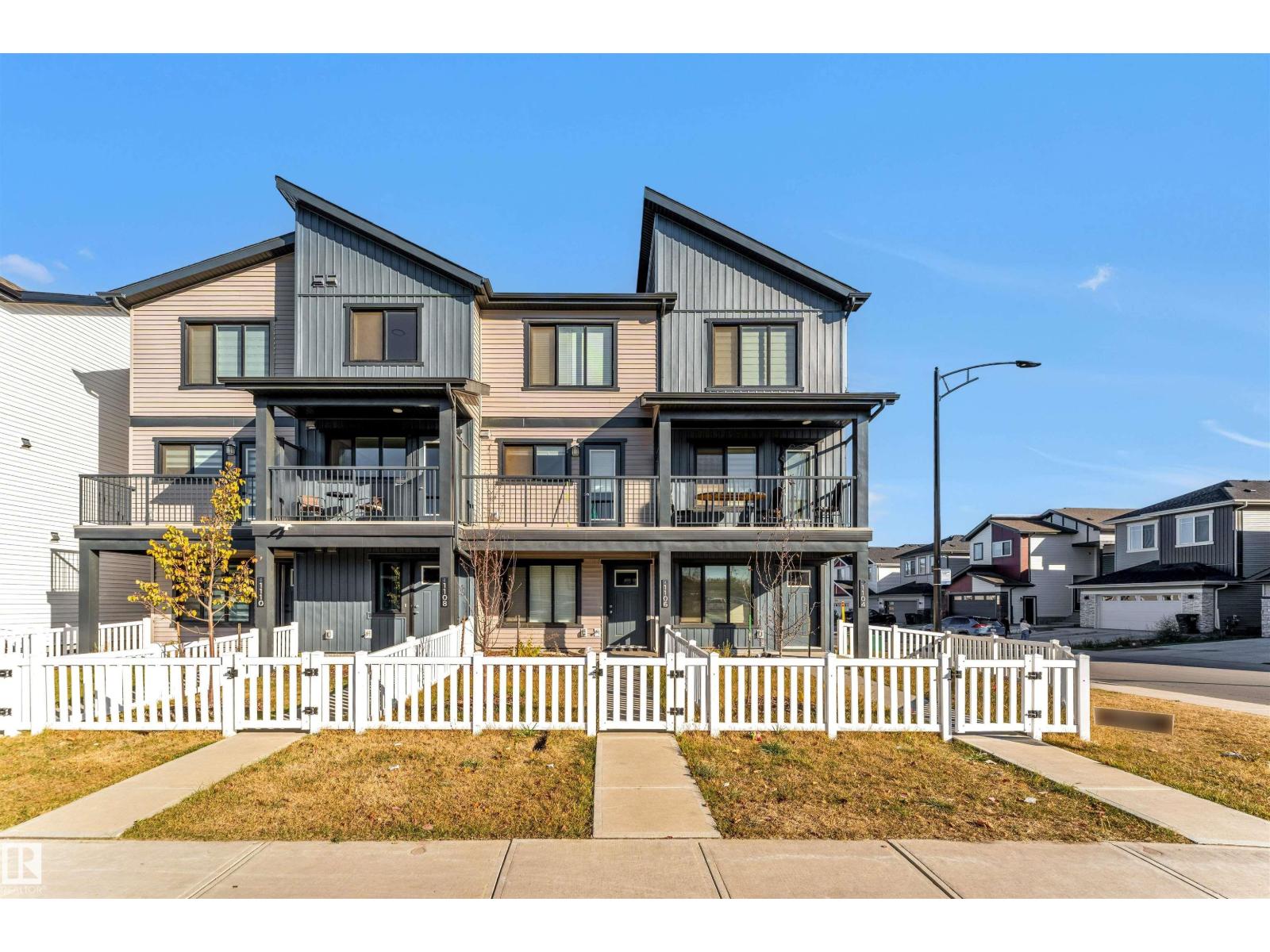 1106 Aster Bv NW, Edmonton, AB T6T 2V2