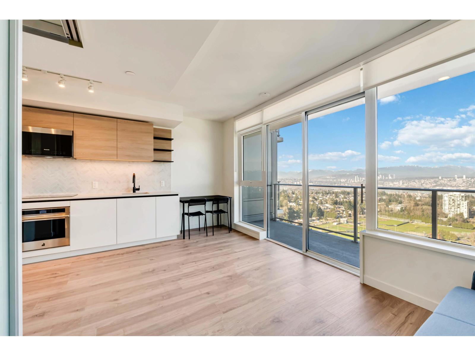 10448 University Drive Unit 3303, Surrey, BC V3T 0S7