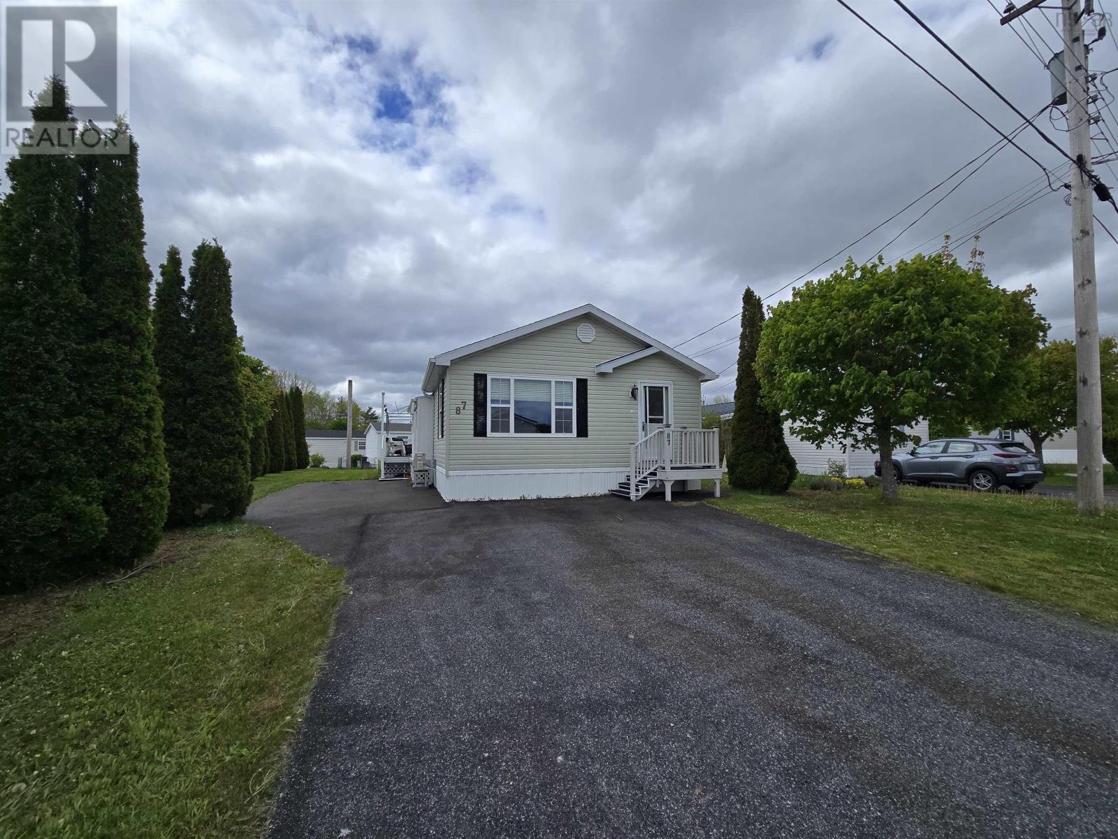 87 Haven Dr, Bridgewater, NS B4V 4C5