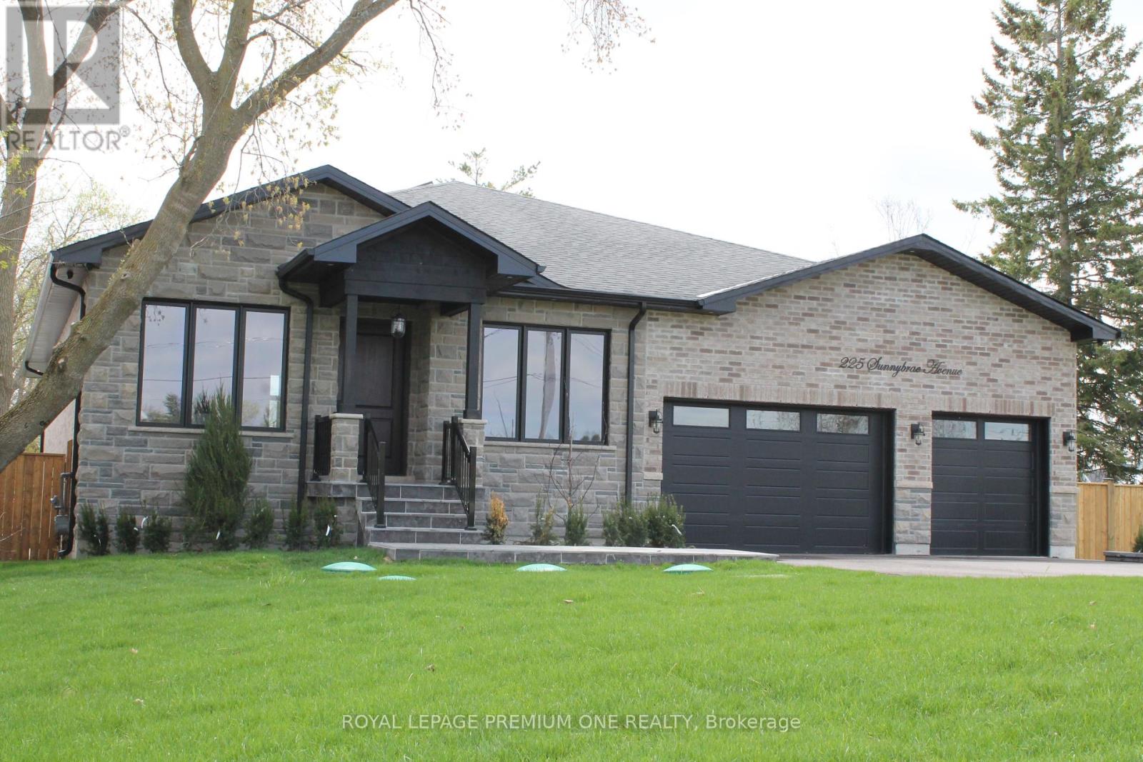 225 Sunnybrae Ave, Innisfil, ON L9S 1H8