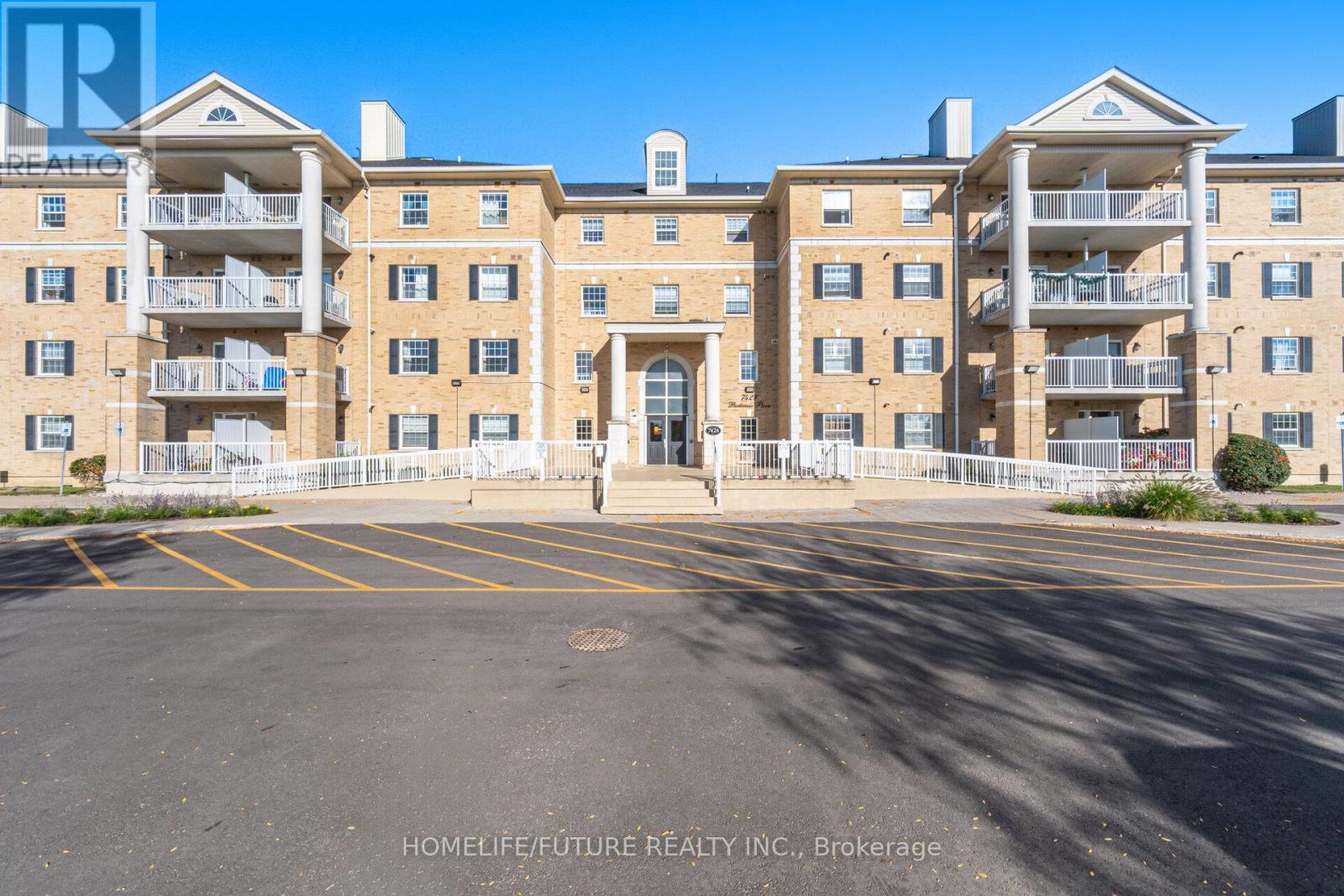 203 7428 Markham Rd, Markham, ON L3S 4V6