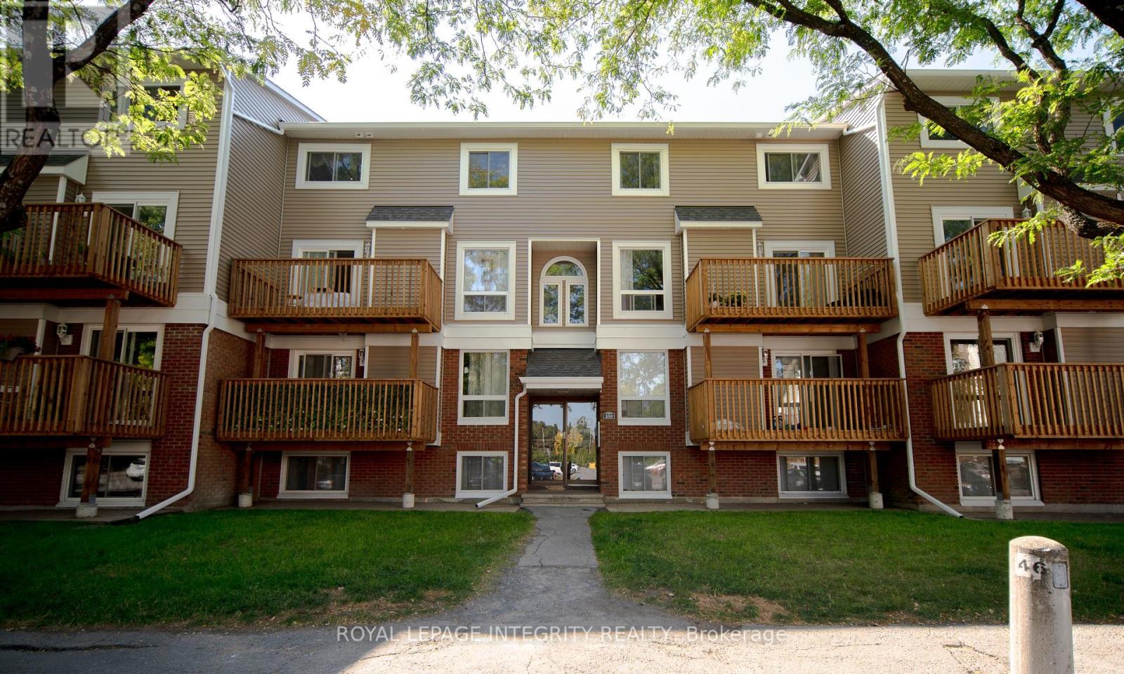 8 240 Fenerty Ct, Ottawa, ON K2L 3A7