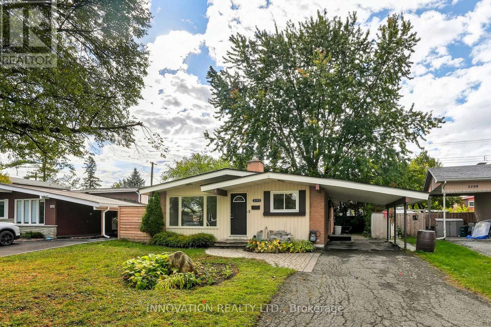 2302 Horton St, Ottawa, ON K1G 3E8
