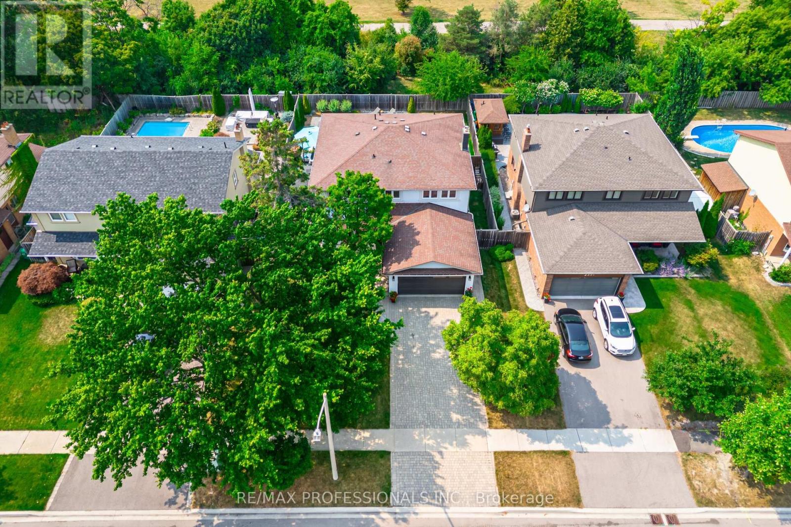 2357 Kenbarb Rd, Mississauga, ON L5B 2E9