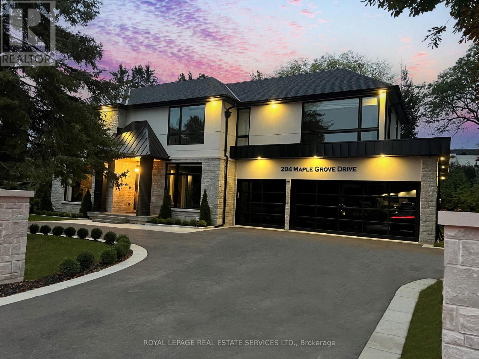 204 Maple Grove Dr, Oakville, ON L6J 4V3