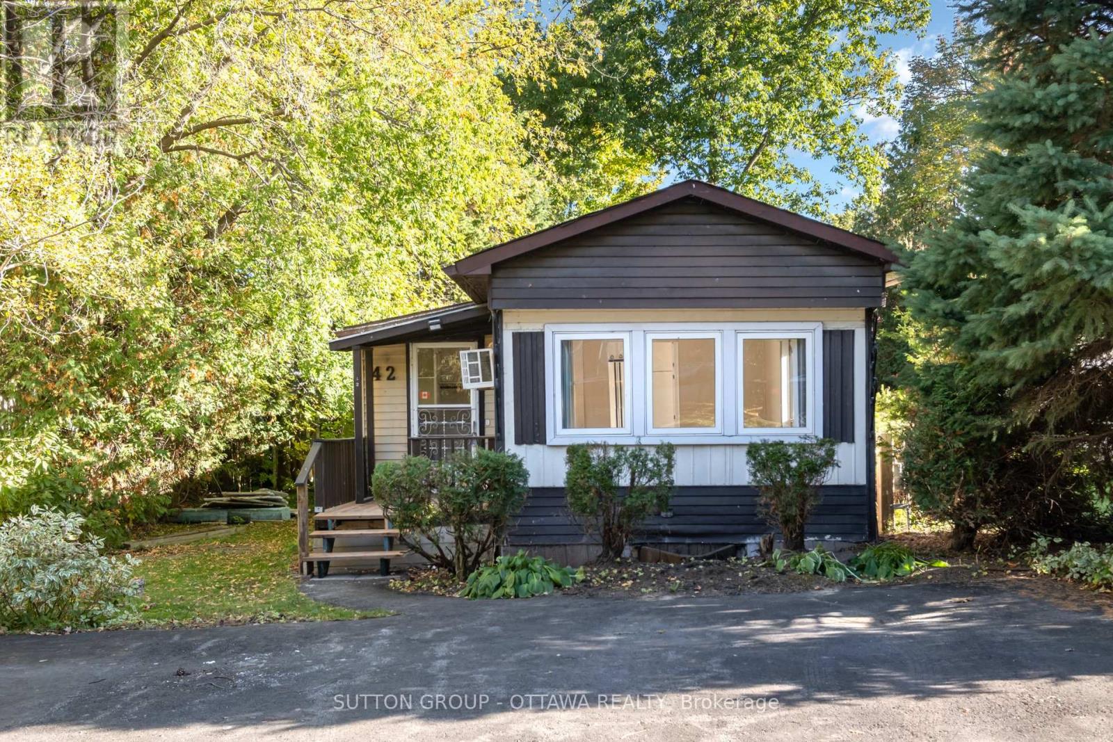42 7481 Mitch Owens Rd, Ottawa, ON K1G 3N4