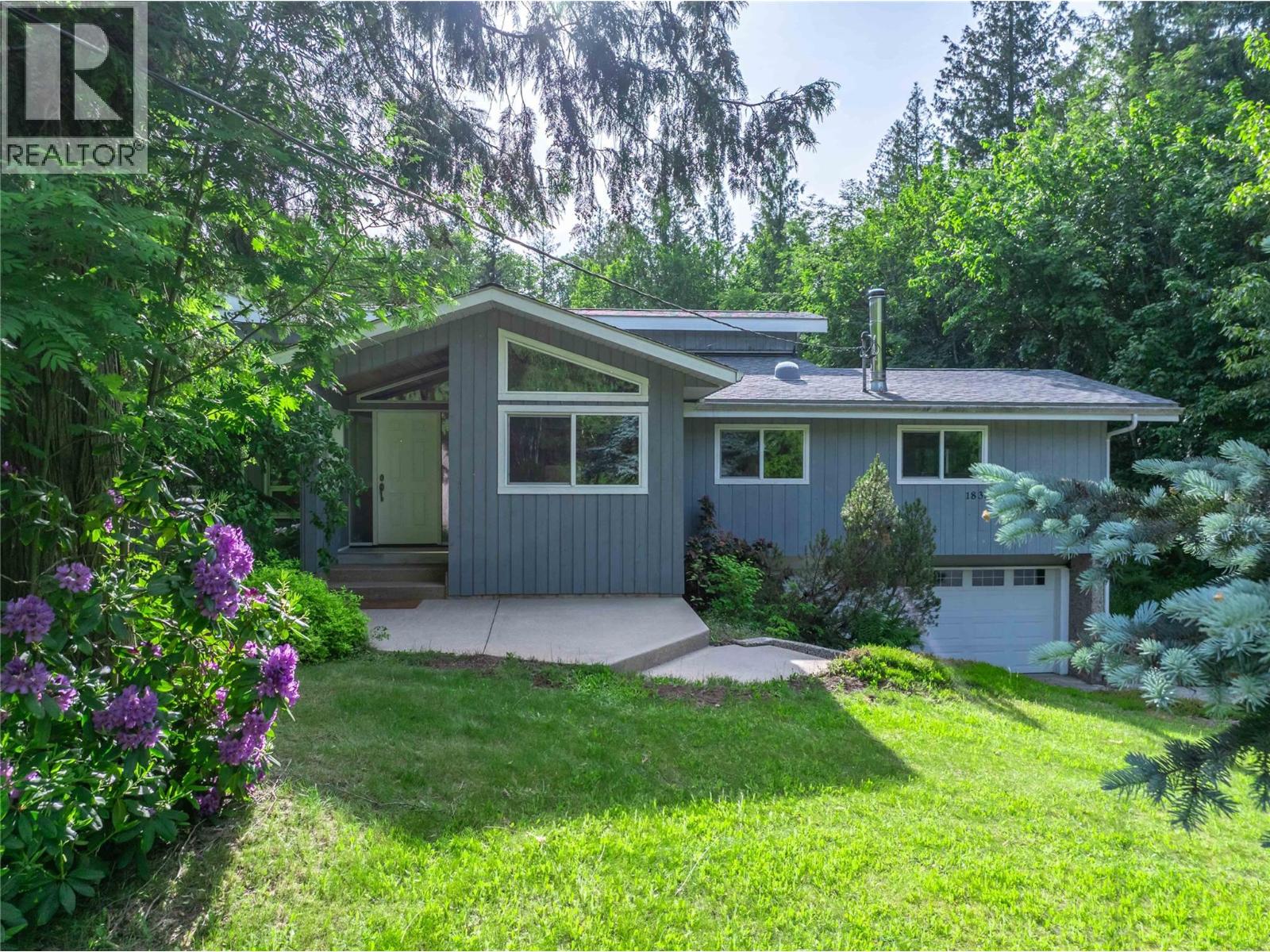 1833 Park Dr, Revelstoke, BC V0E 2S1