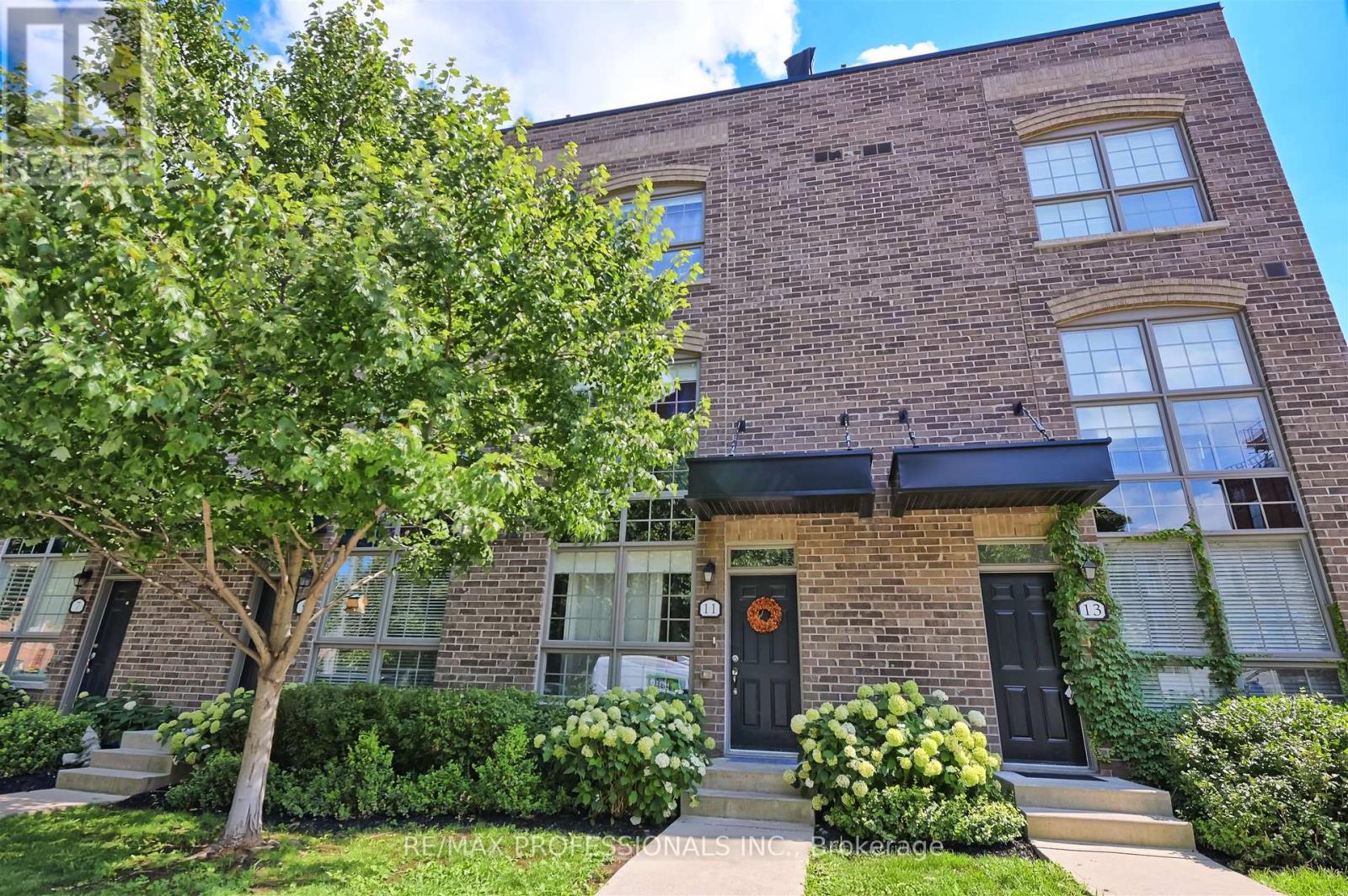 11 Powerhouse St, Toronto Dovercourt-wallace Emerson-junction, ON M6H 4K4