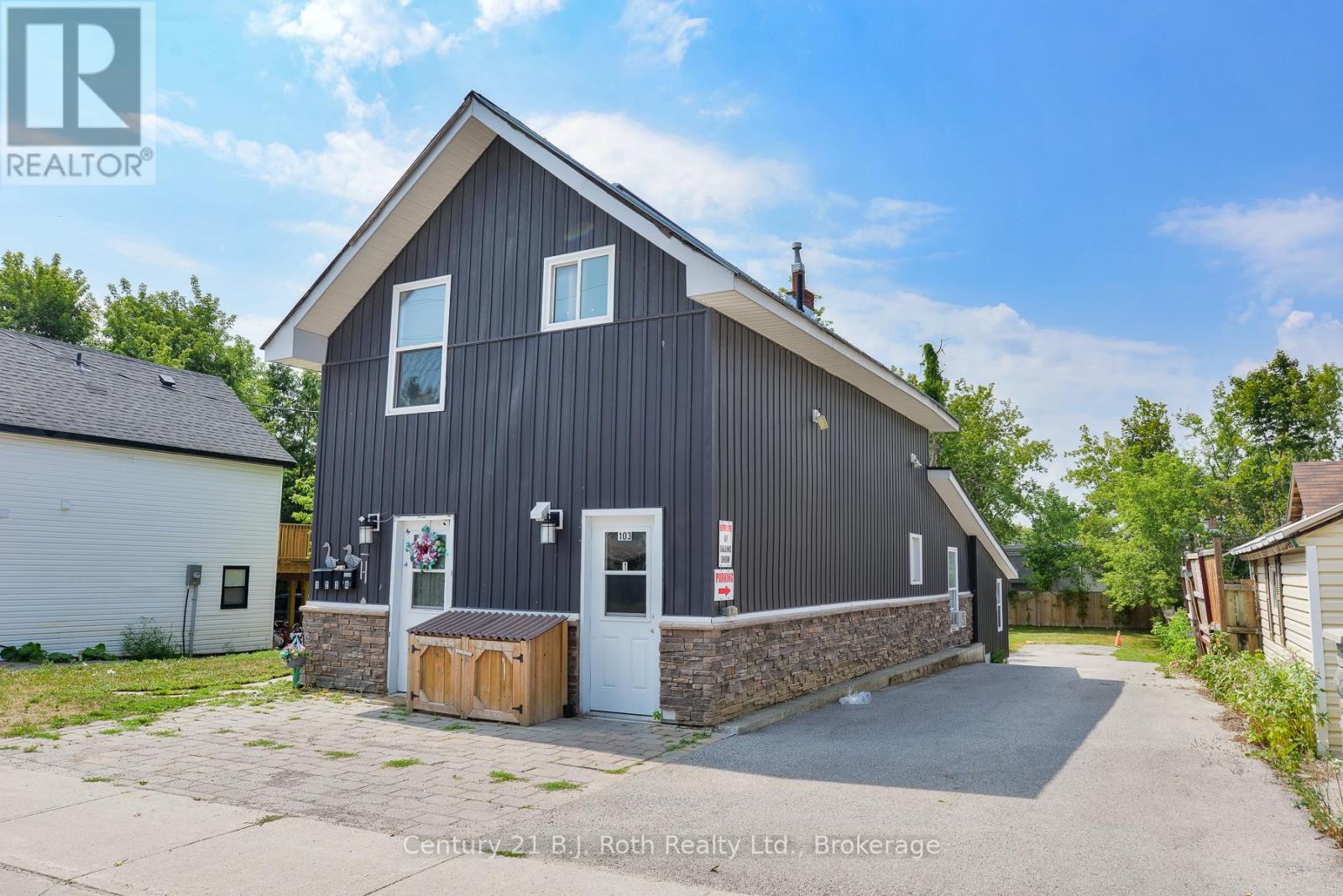 103 Albert St S, Orillia, ON L3V 5L1