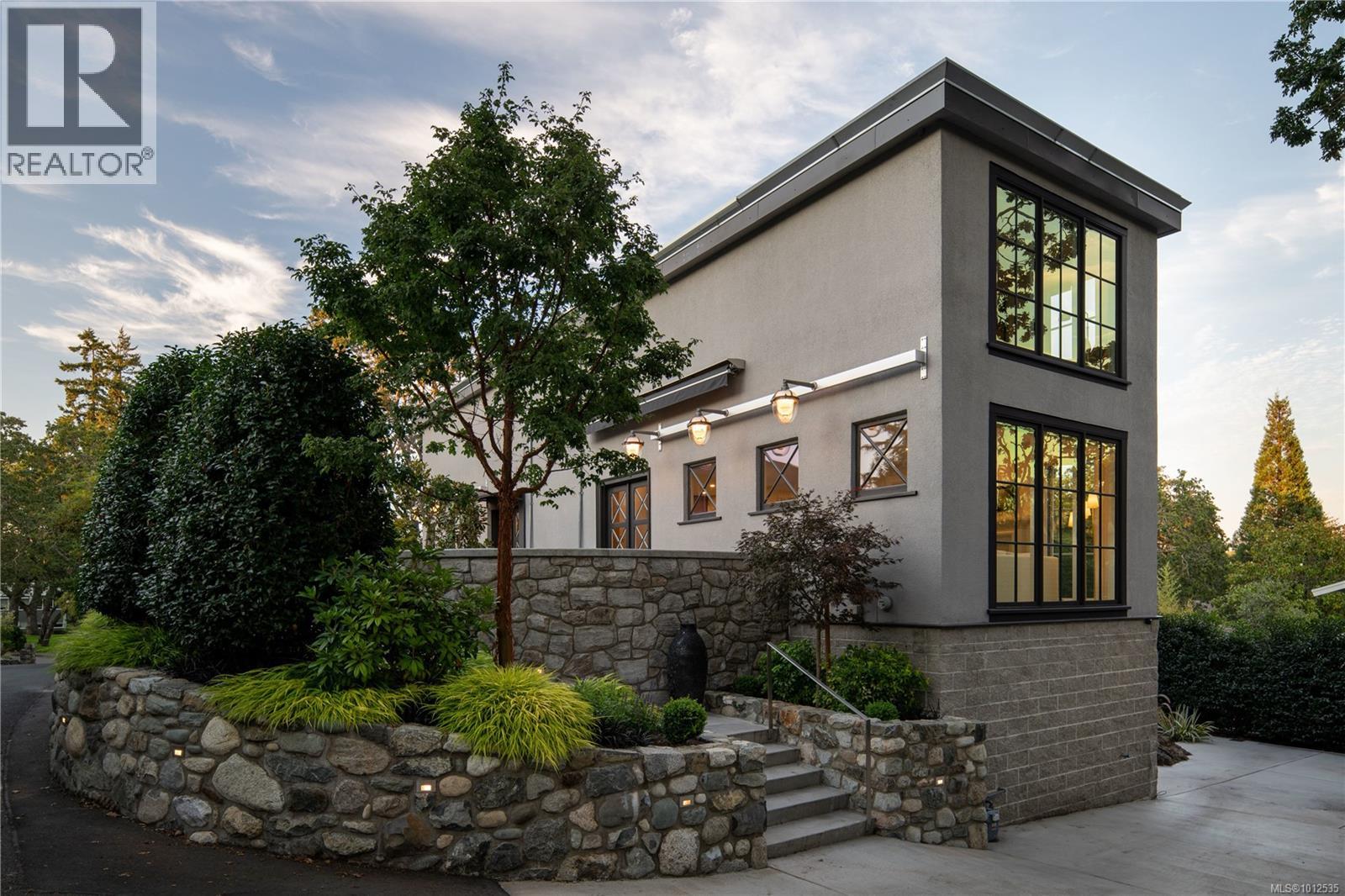 2175 Granite St, Oak Bay, BC V8S 3G8