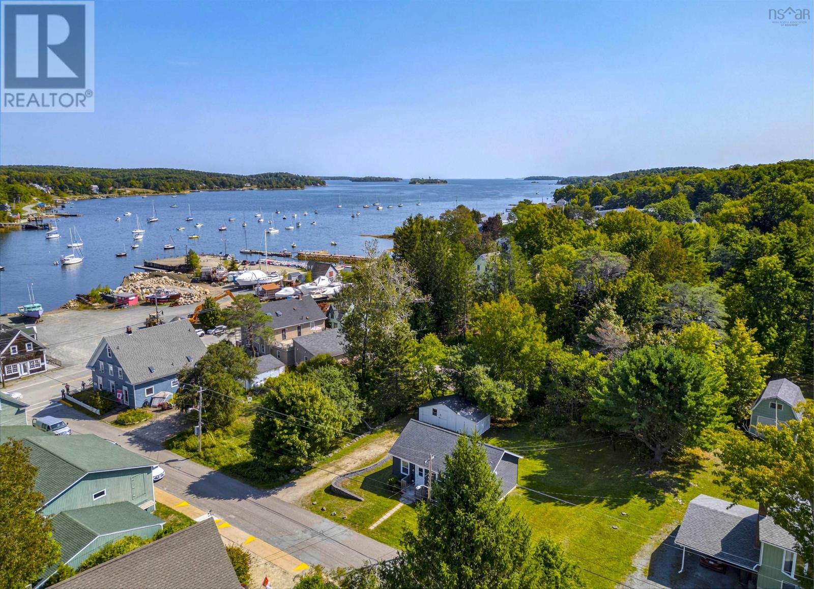 15 Fairmont St, Mahone Bay, NS B0J 2E0