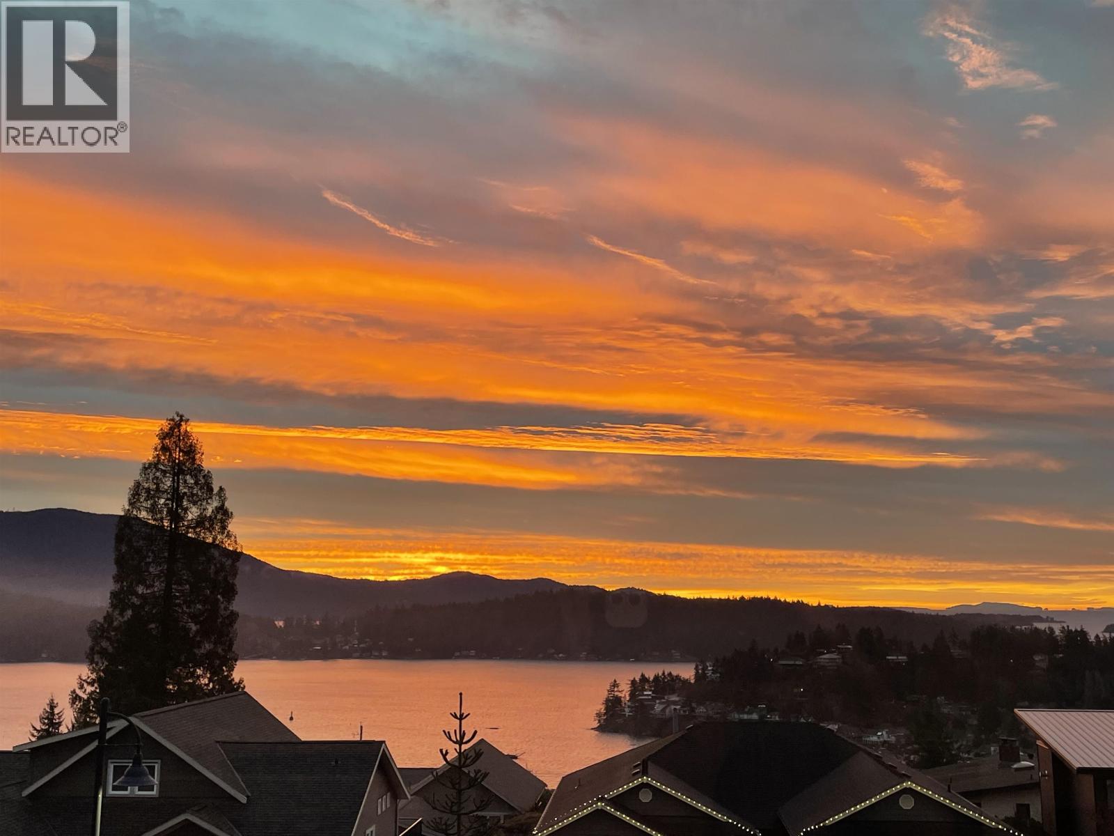 502 Spyglass Pl, Gibsons, BC V0N 1V9