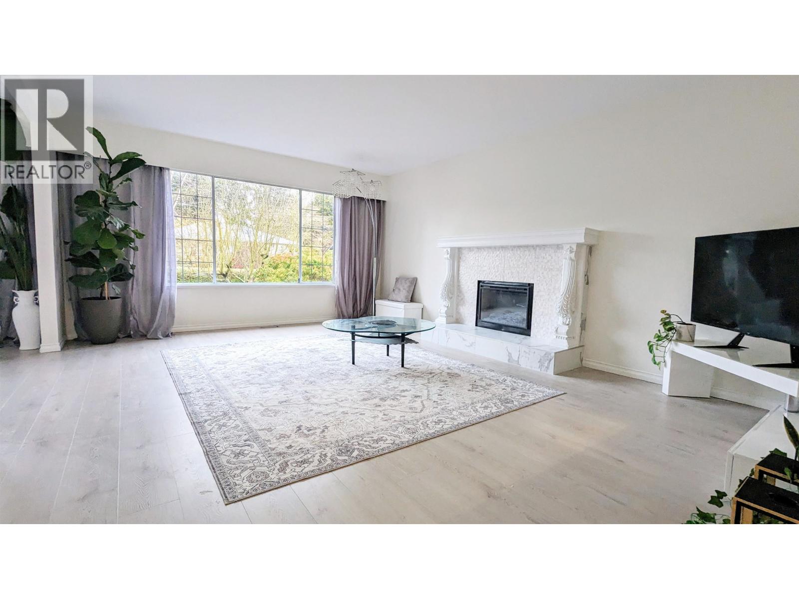 52 Street Unit 350 #a, Delta, BC V4M 2Z9